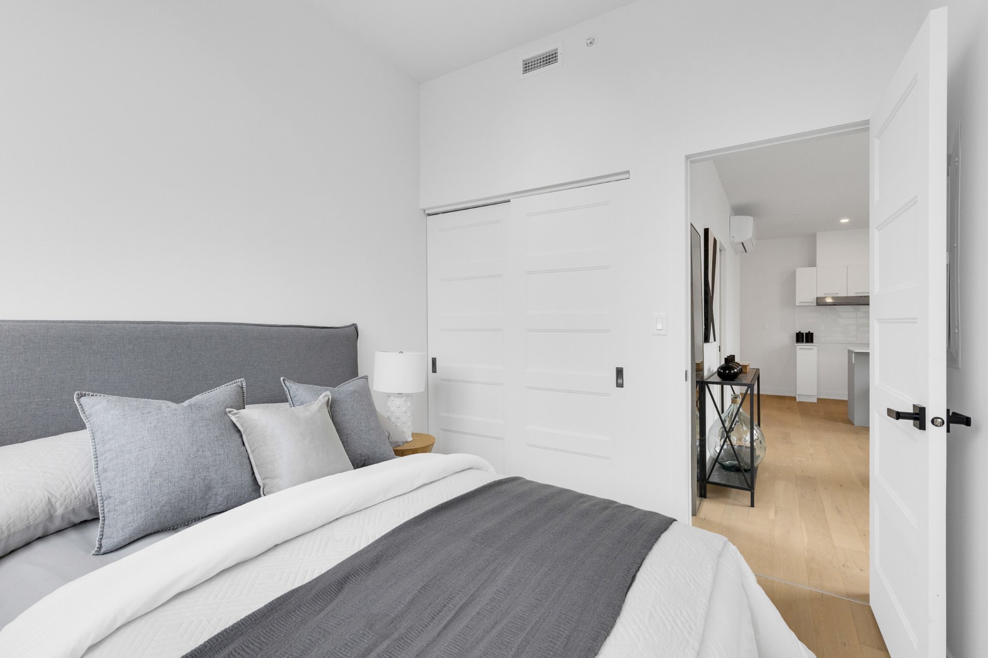 Primary bedroom – 5410, Av. Papineau, apt. 207