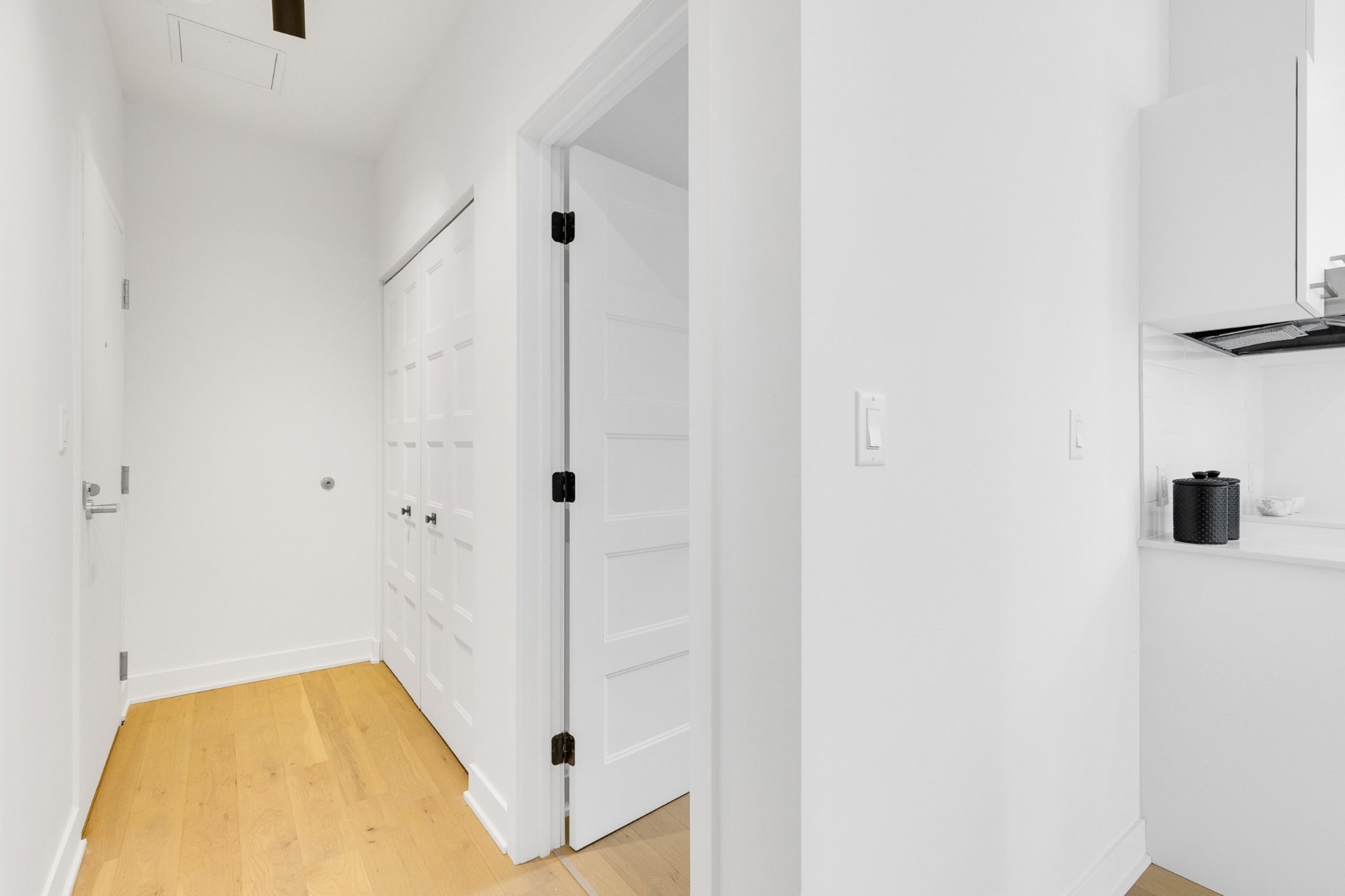 Passageway – 5410, Av. Papineau, apt. 207