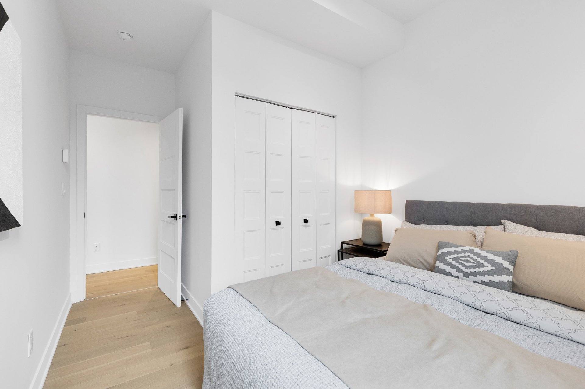 Bedroom – 5410, Av. Papineau, apt. 207