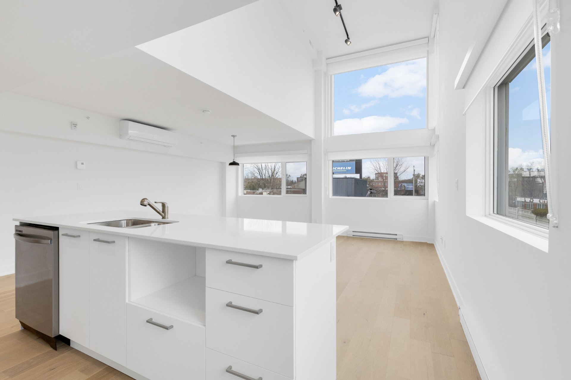 Kitchen – 5410, Av. Papineau, apt. 301