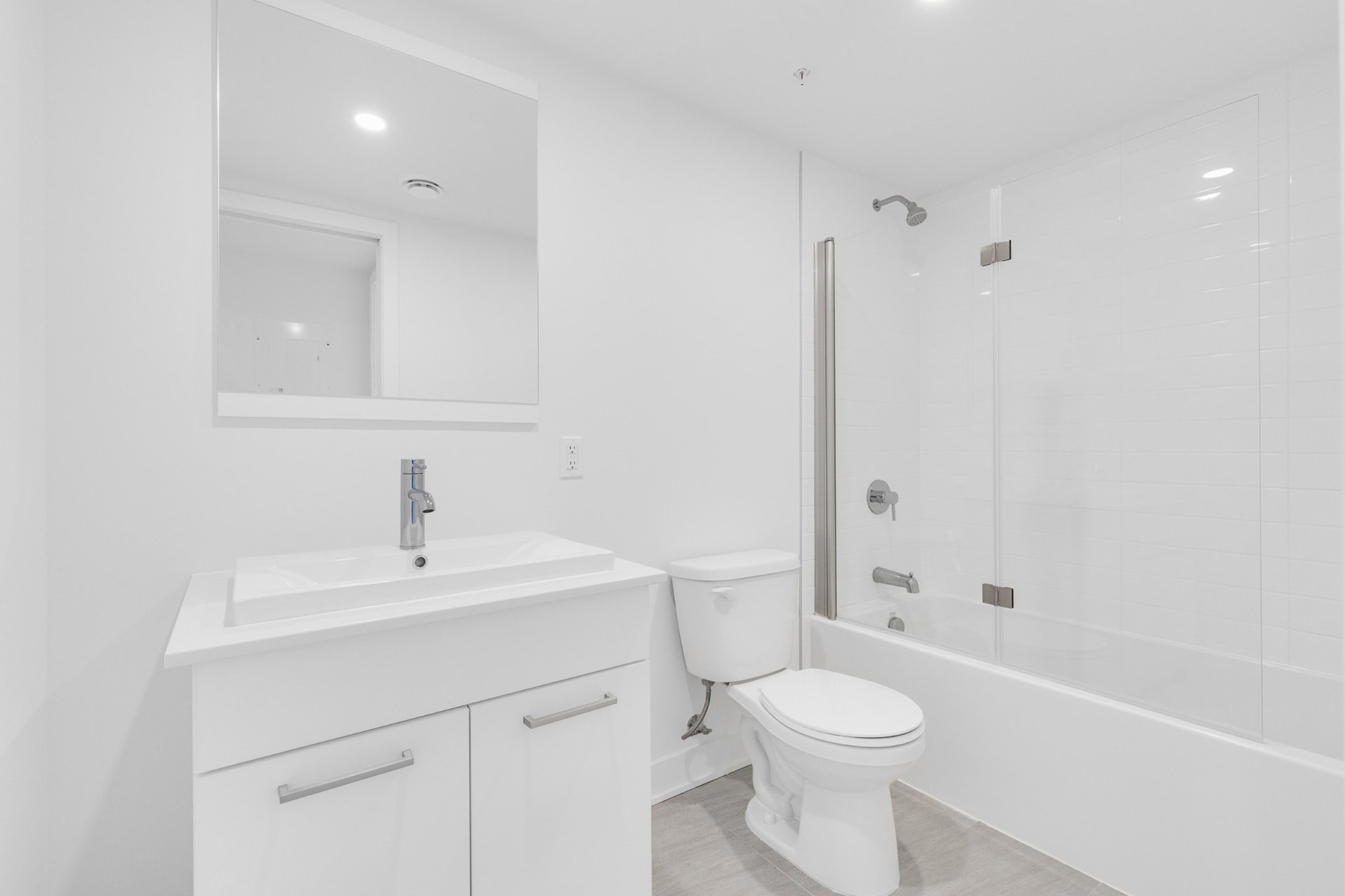Bathroom – 5410, Av. Papineau, apt. 301