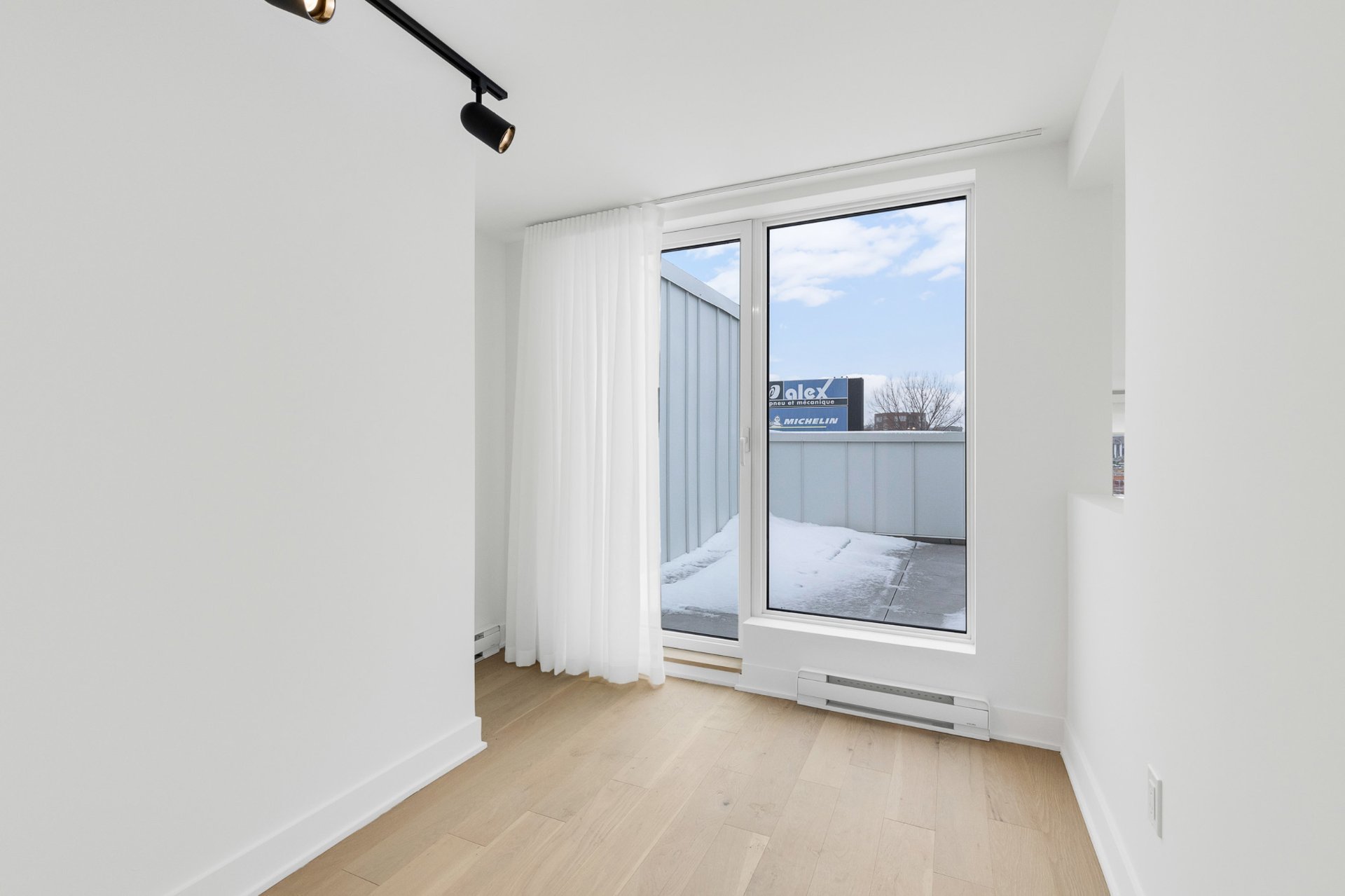 Office – 5410, Av. Papineau, apt. 301