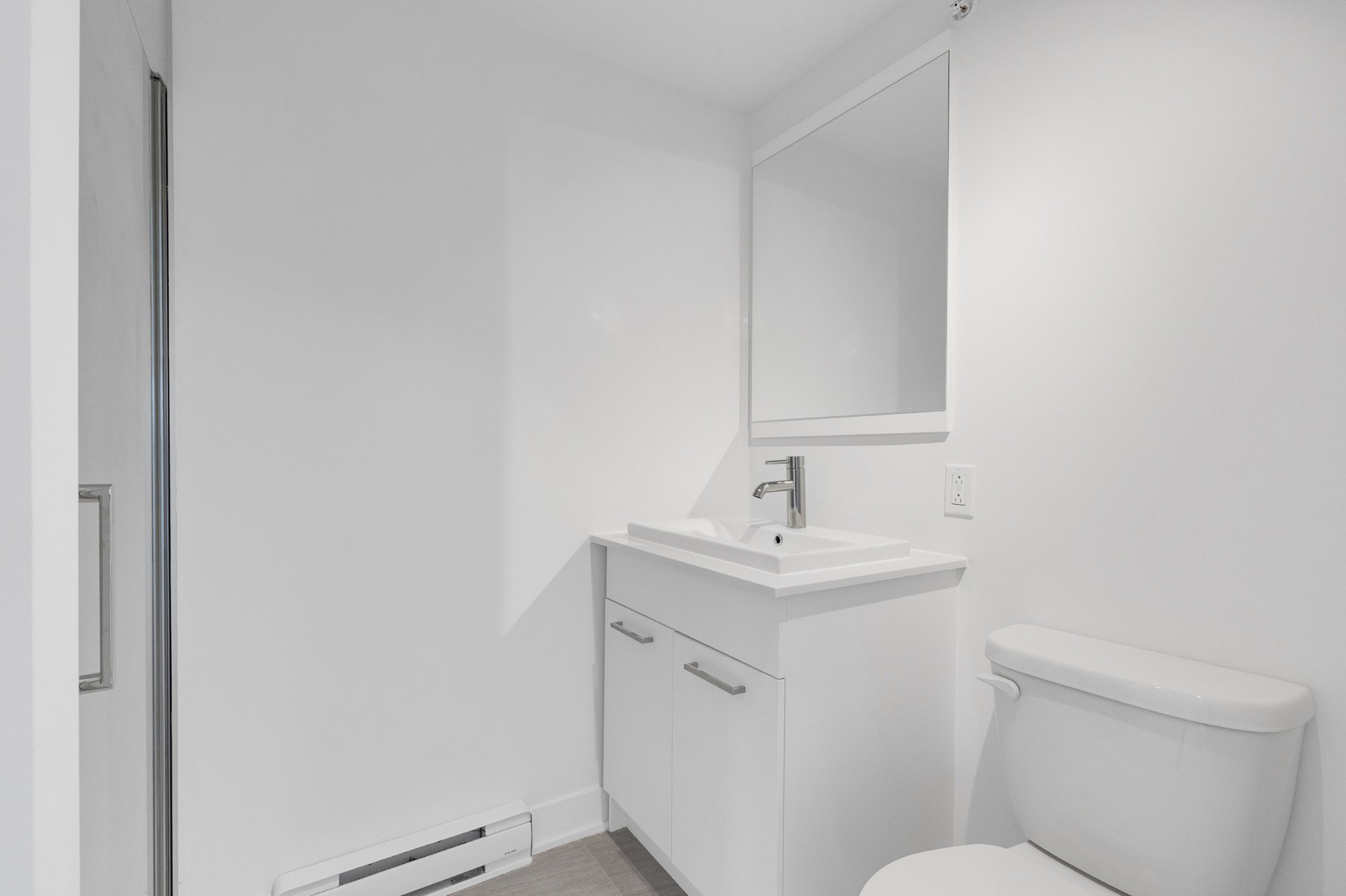 Bathroom – 5410, Av. Papineau, apt. 301