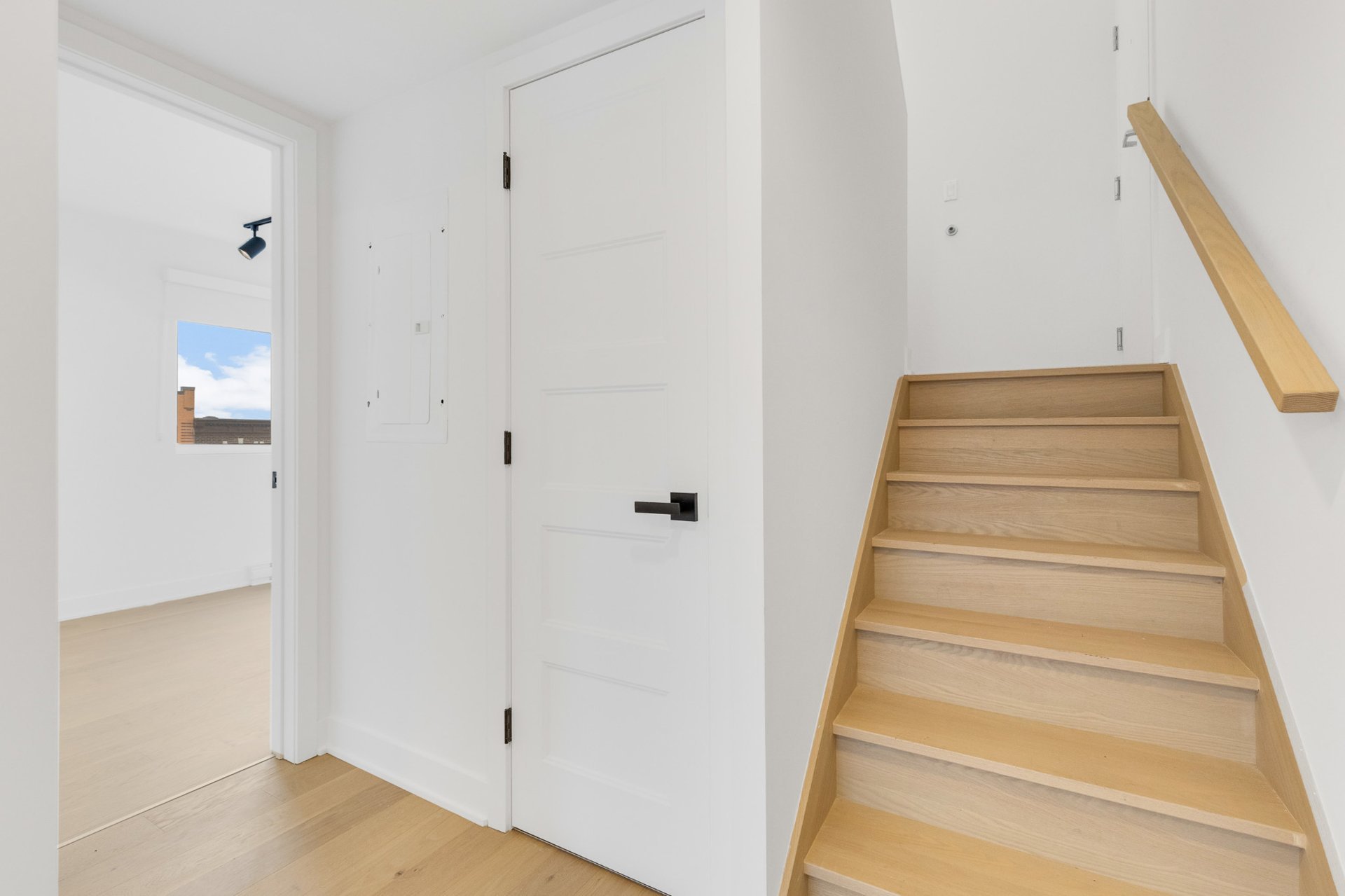 Hall – 5410, Av. Papineau, apt. 301