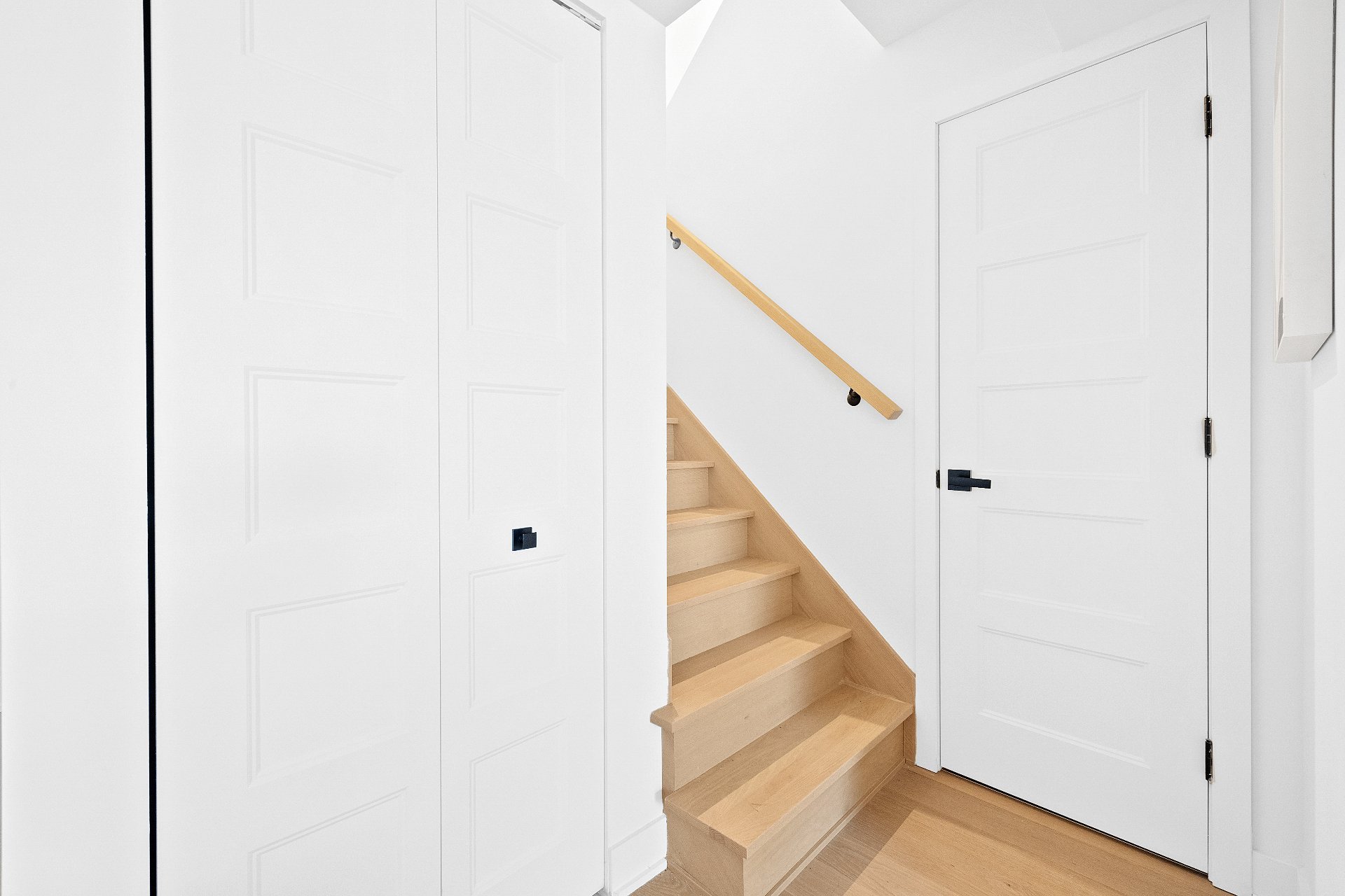 Passageway – 5410, Av. Papineau, apt. 304