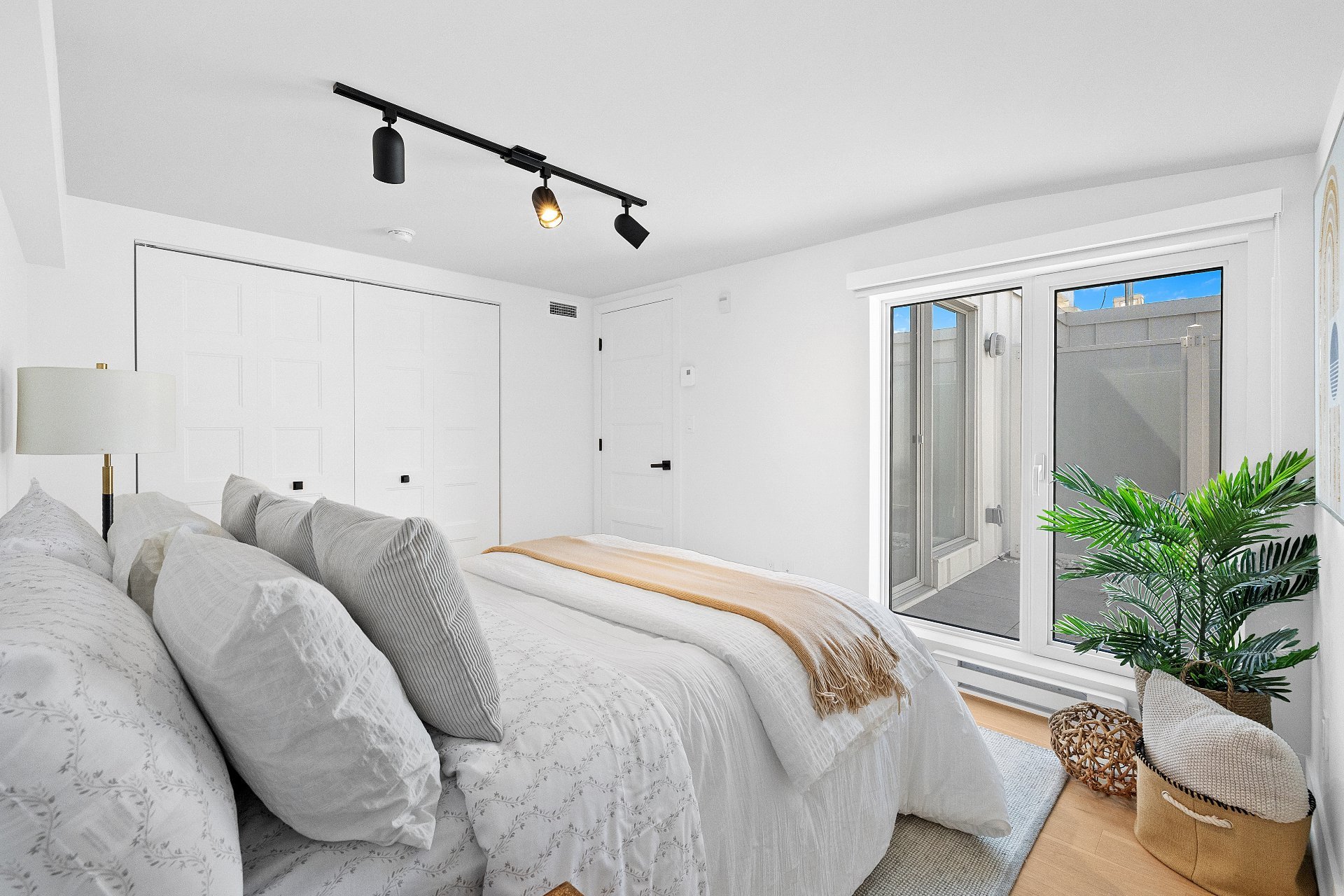 Primary bedroom – 5410, Av. Papineau, apt. 304