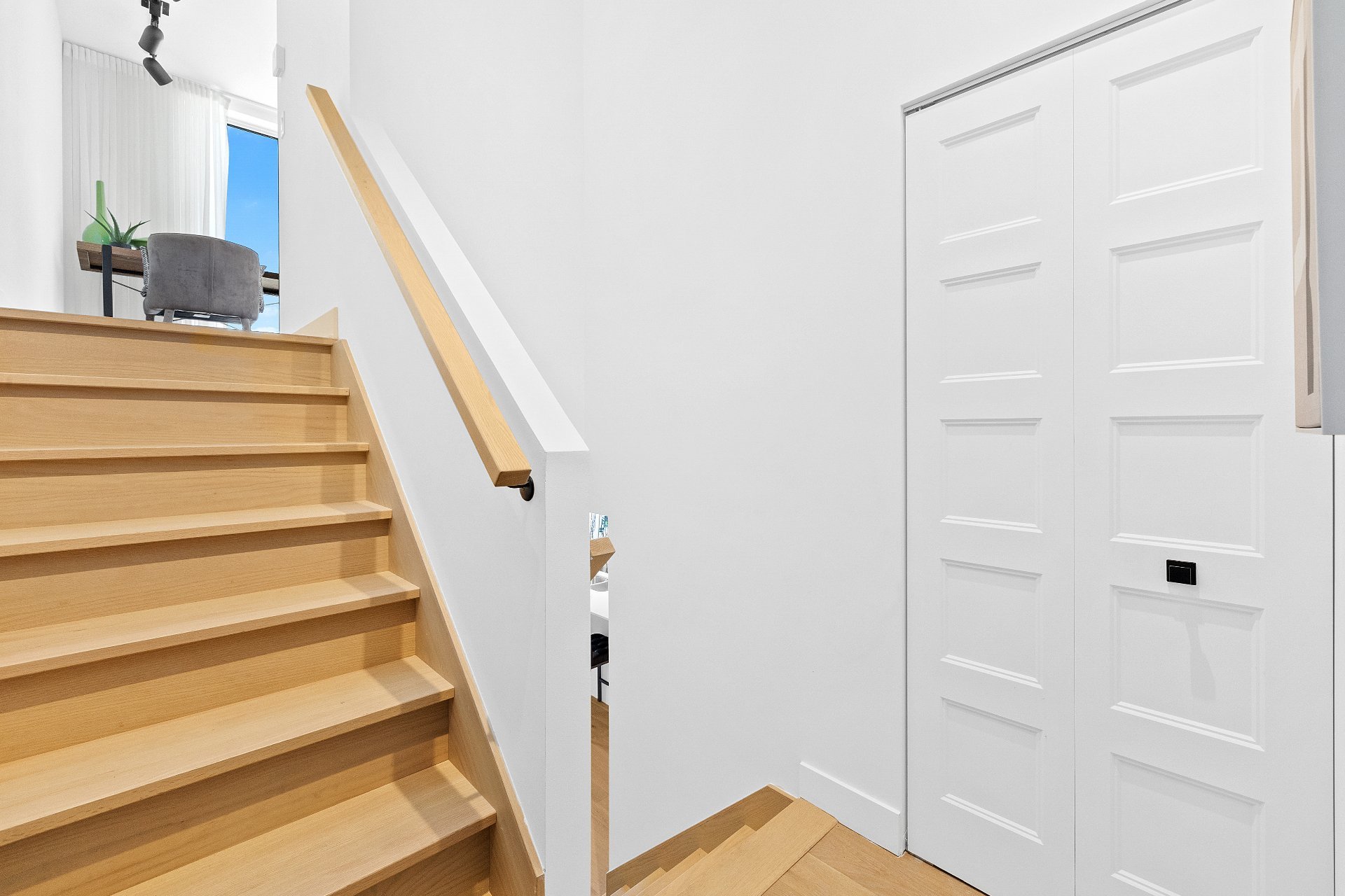 Staircase – 5410, Av. Papineau, apt. 304