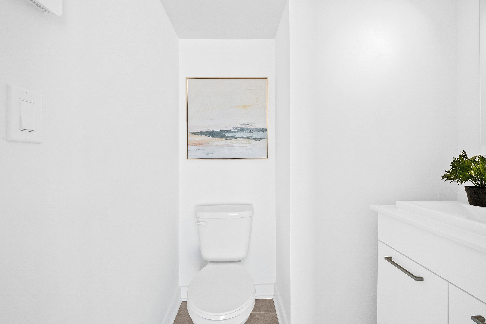 Powder room – 5410, Av. Papineau, apt. 304