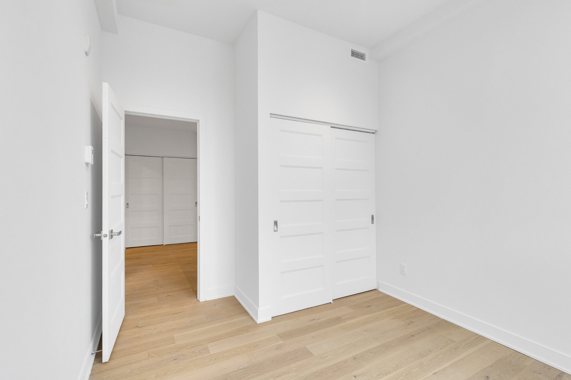 Chambre à coucher – 5410, Av. Papineau, app. 106