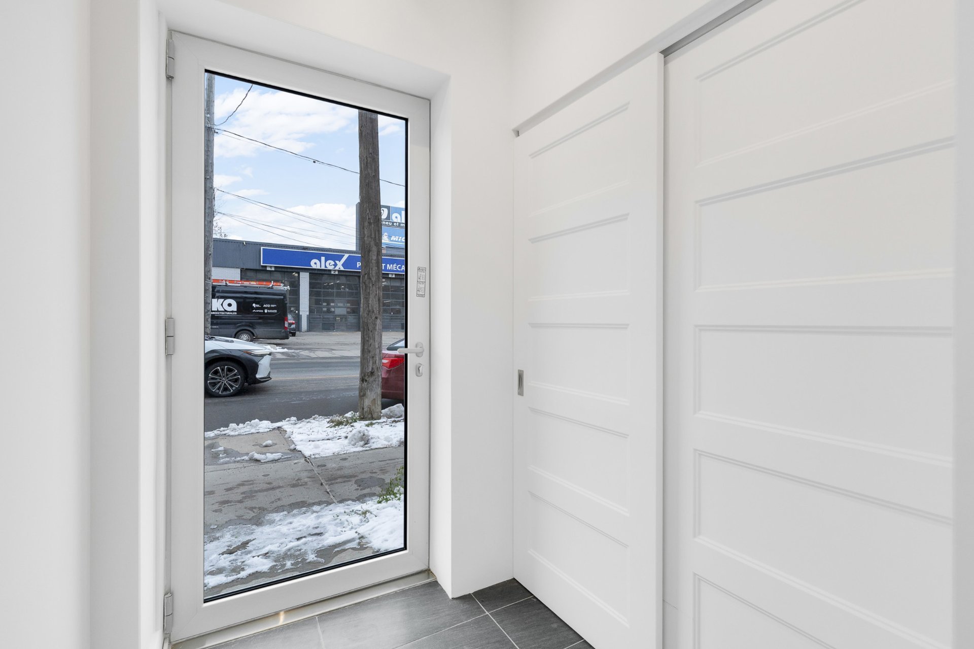 Hall d'entrée/Vestibule – 5410, Av. Papineau, app. 106
