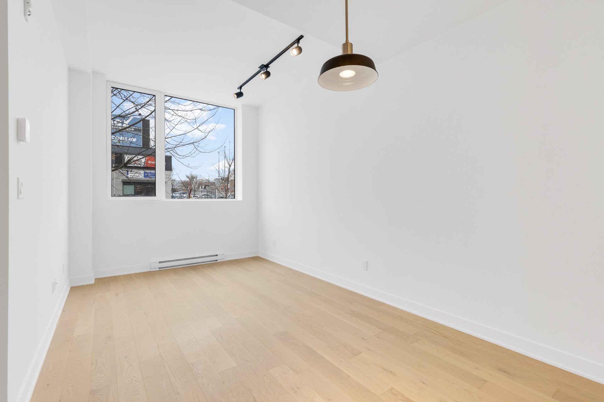 Salon – 5410, Av. Papineau, app. 104