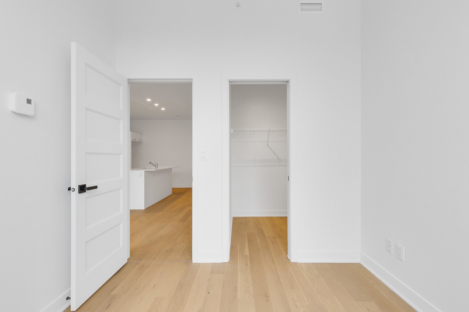 Penderie (Walk-in) – 5410, Av. Papineau, app. 104