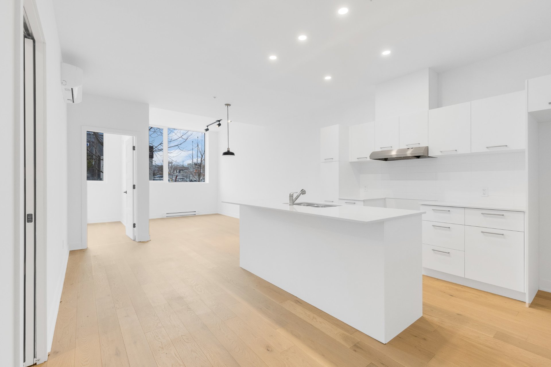 5410, Av. Papineau, apt. 104