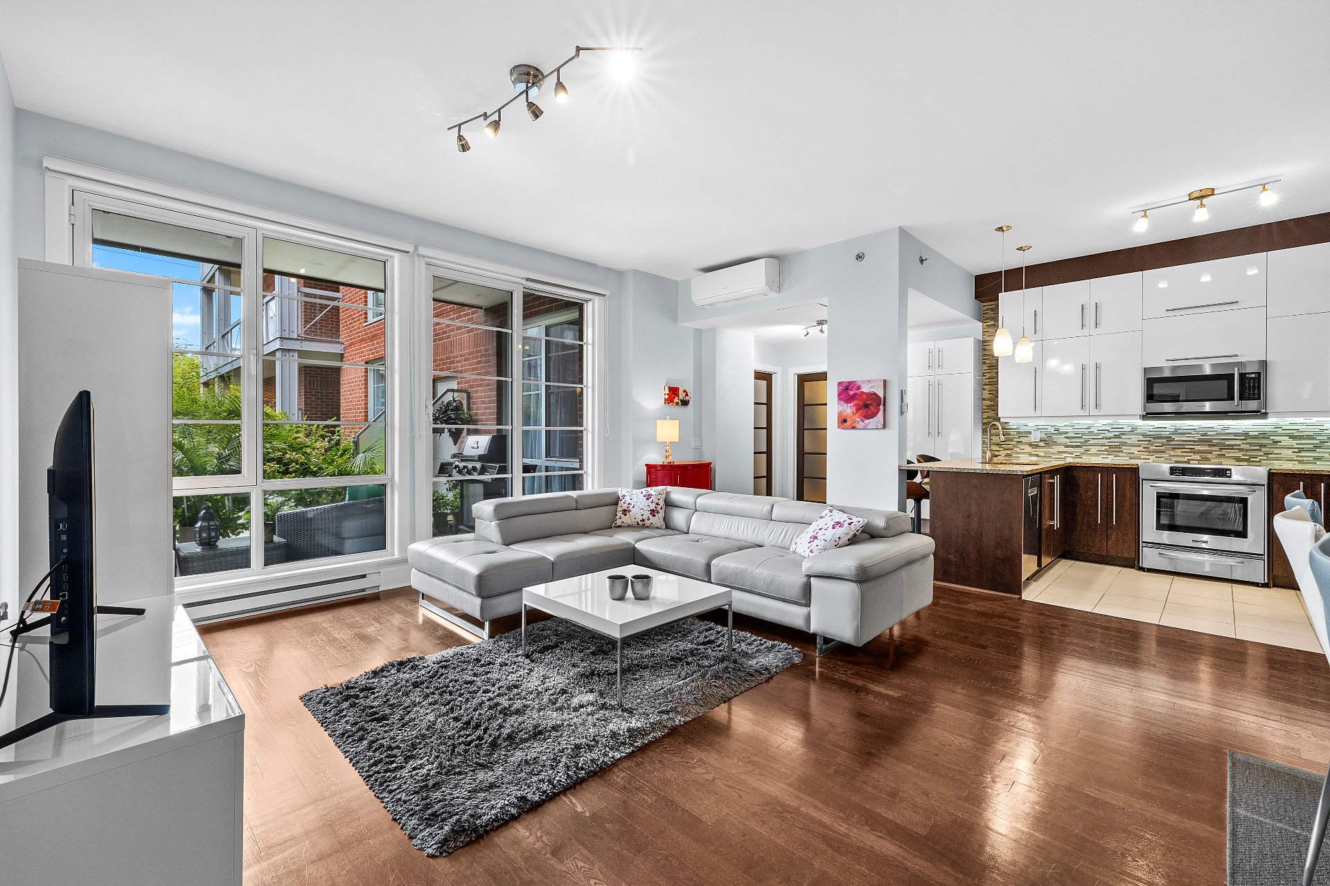 Living room – 4150, Rue St-Ambroise, apt. 101