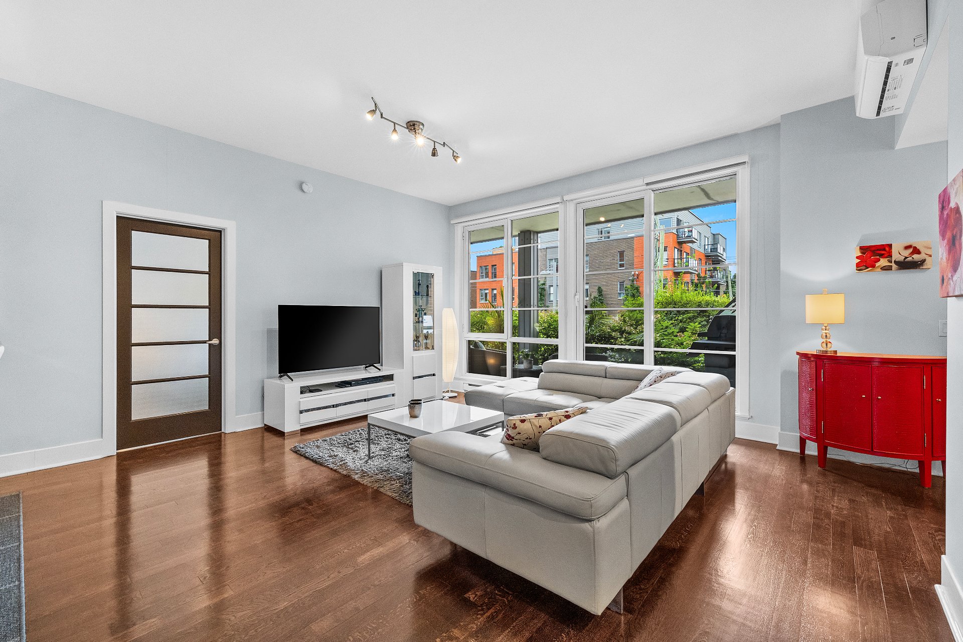 Living room – 4150, Rue St-Ambroise, apt. 101