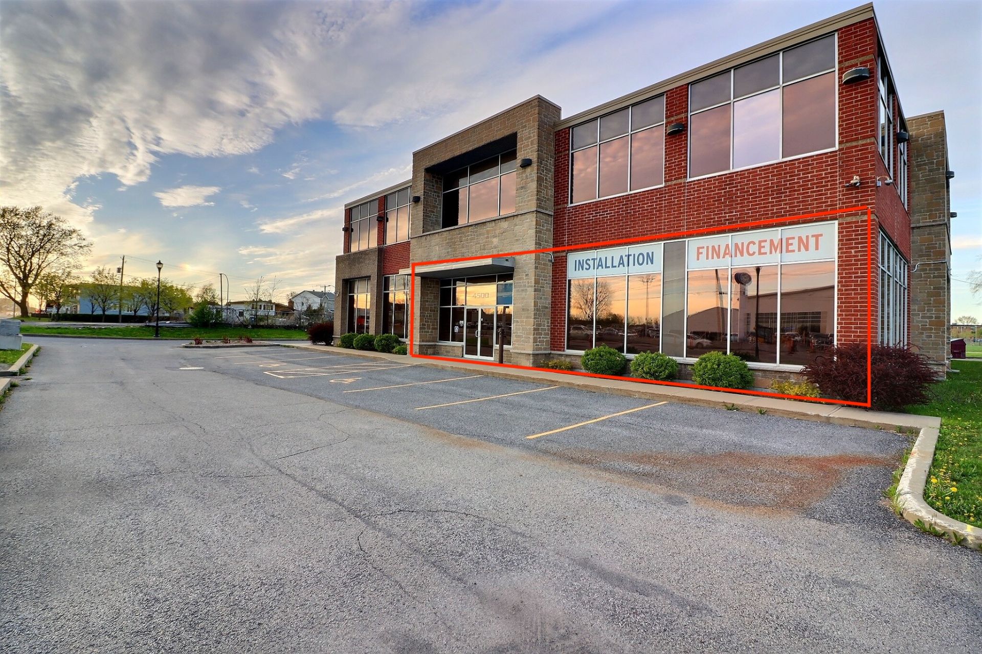 4500 Ch. de Chambly, Longueuil (Saint-Hubert), QC, J3Y3M8