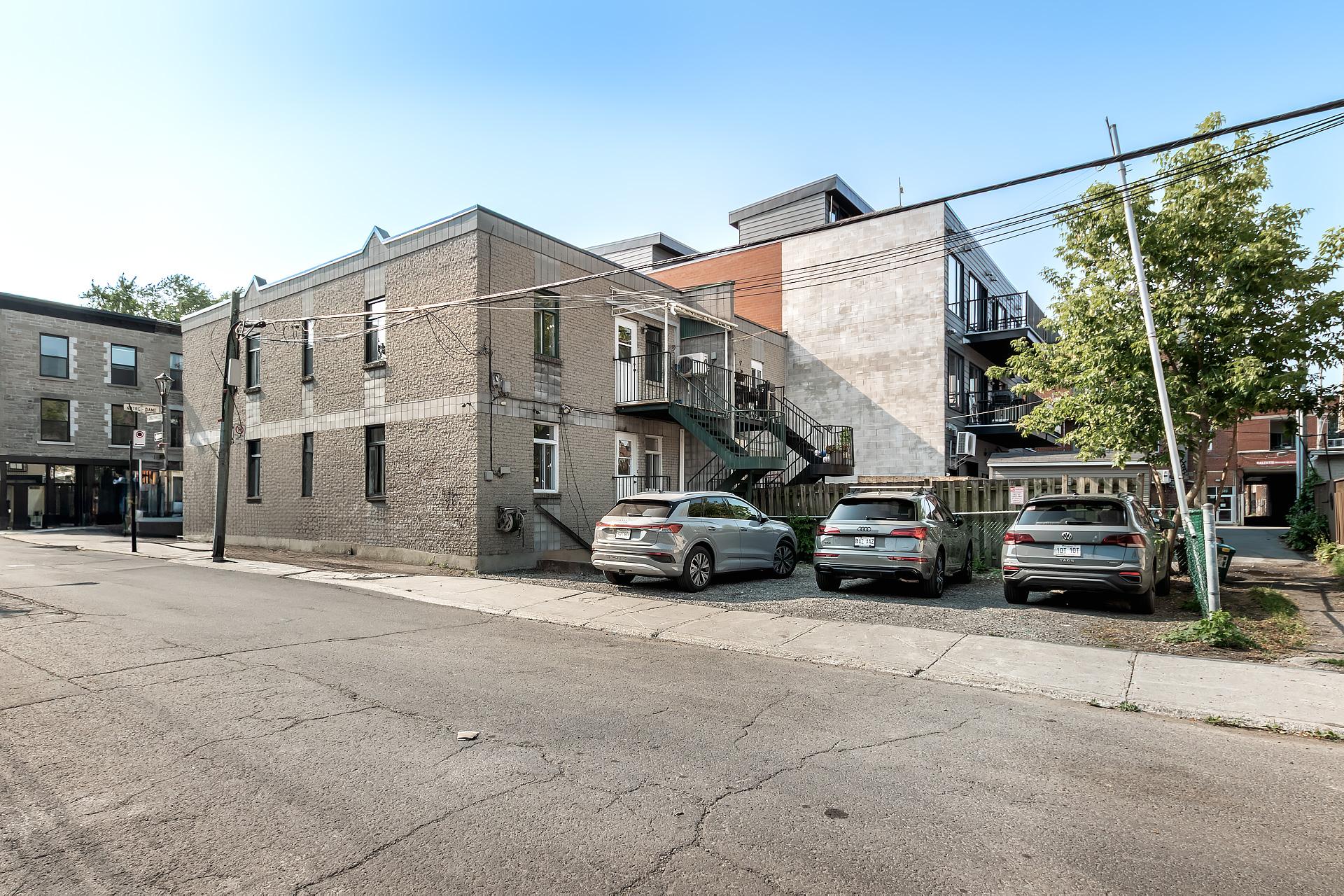 Parking – 4651-4653, Rue Notre-Dame O.