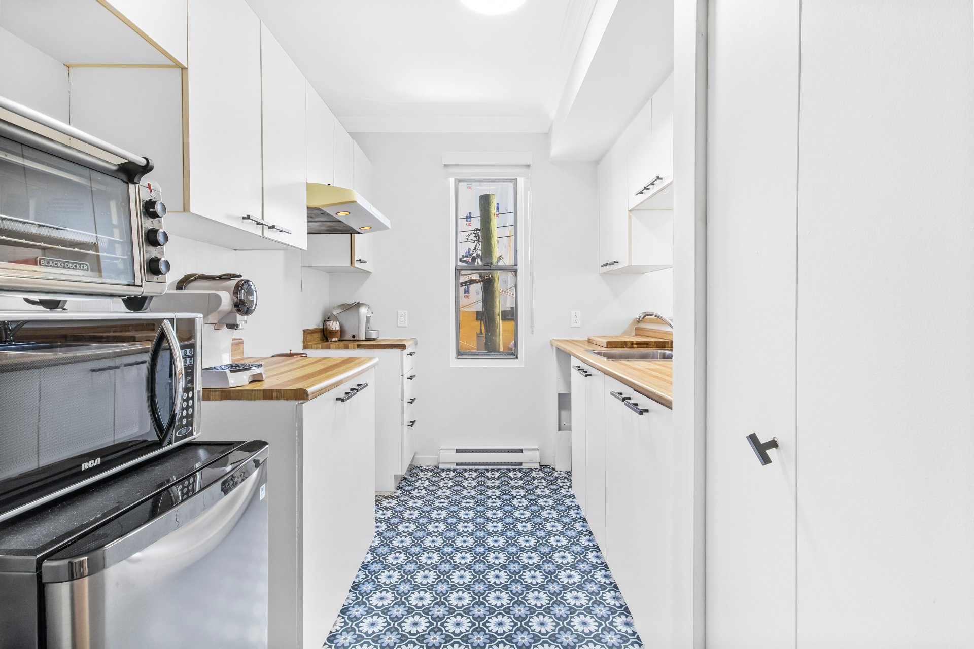 Kitchen – 4651-4653, Rue Notre-Dame O.
