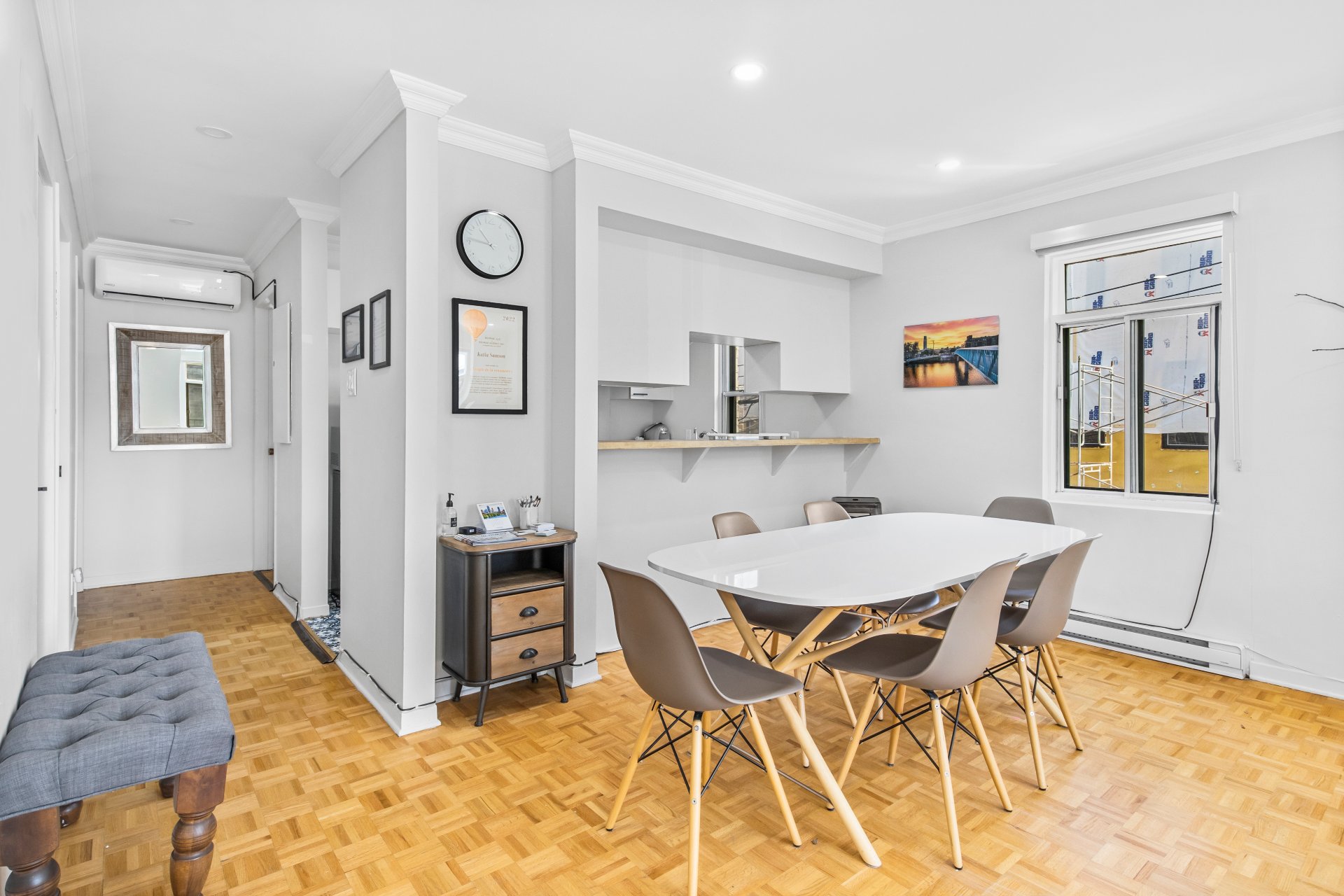 Dining room – 4651Z-4653Z, Rue Notre-Dame O.