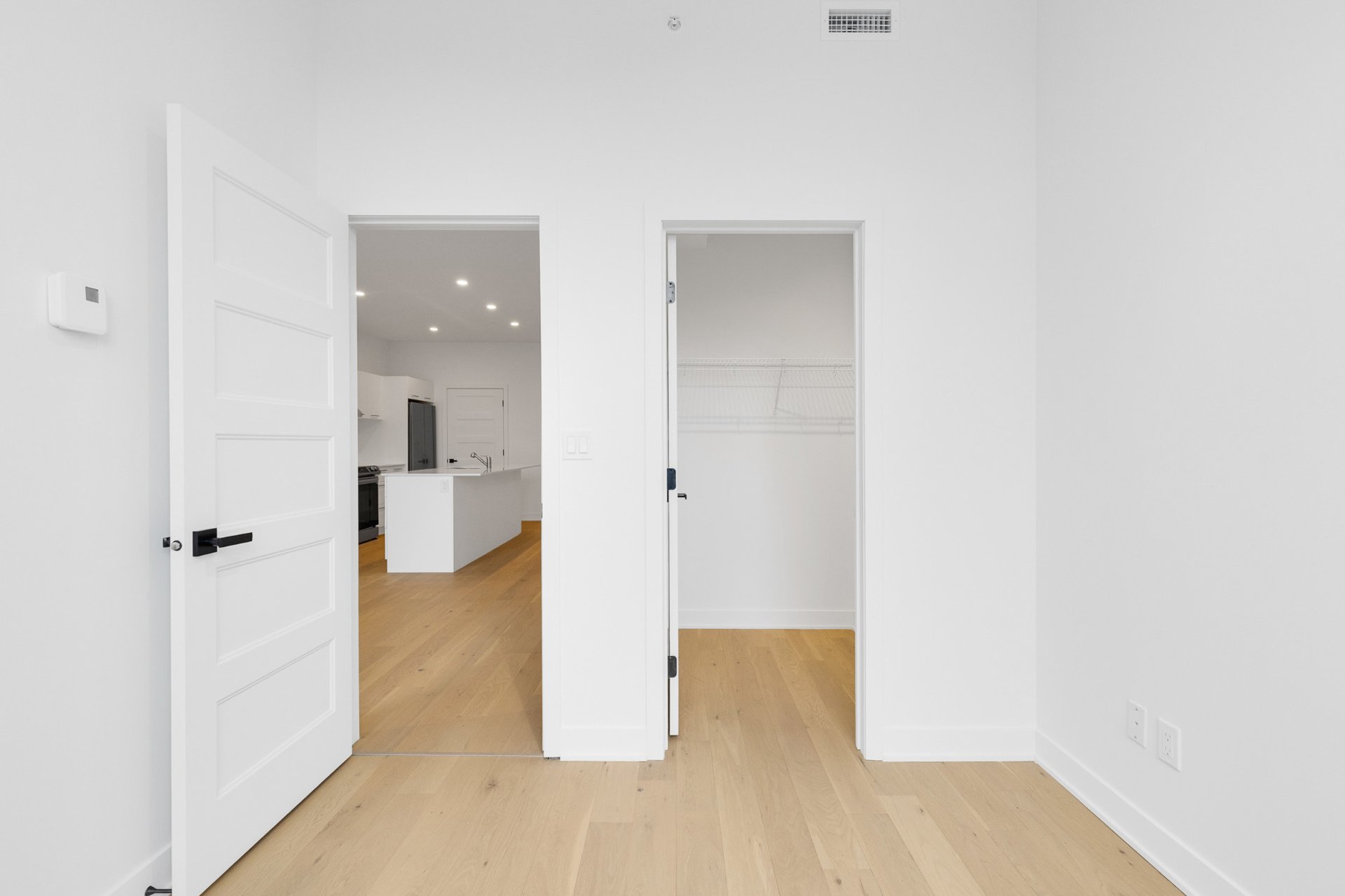 Primary bedroom – 5410, Av. Papineau, apt. 204