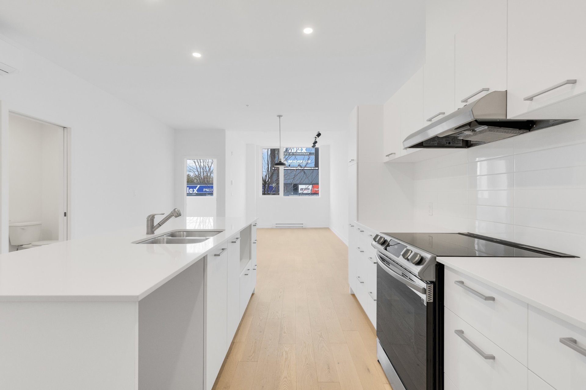 Kitchen – 5410, Av. Papineau, apt. 204