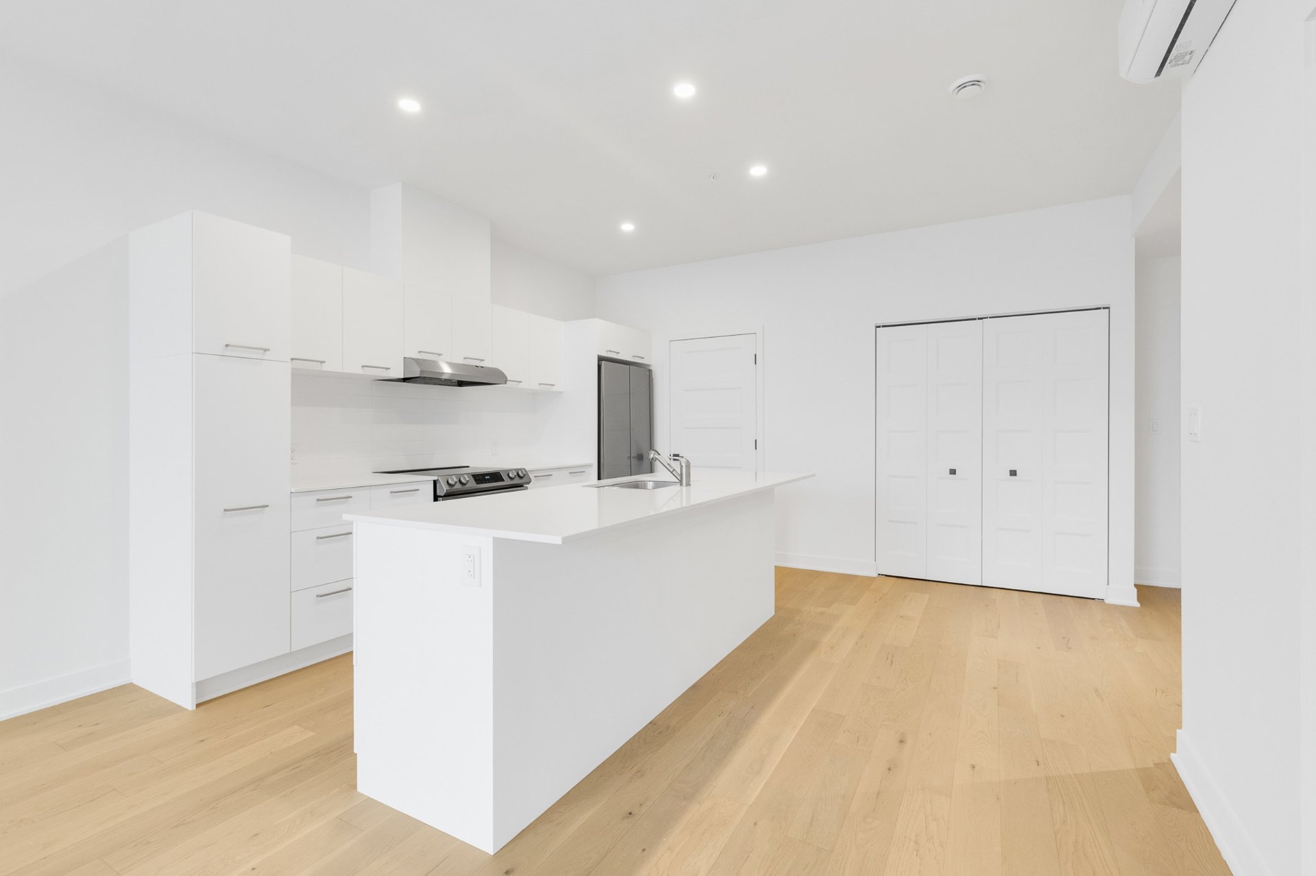 5410, Av. Papineau, apt. 204