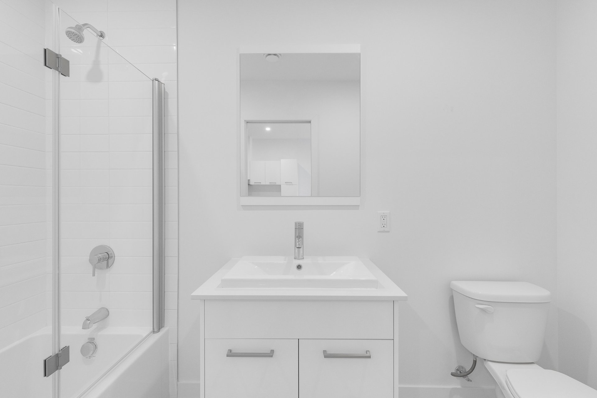 Bathroom – 5410, Av. Papineau, apt. 204
