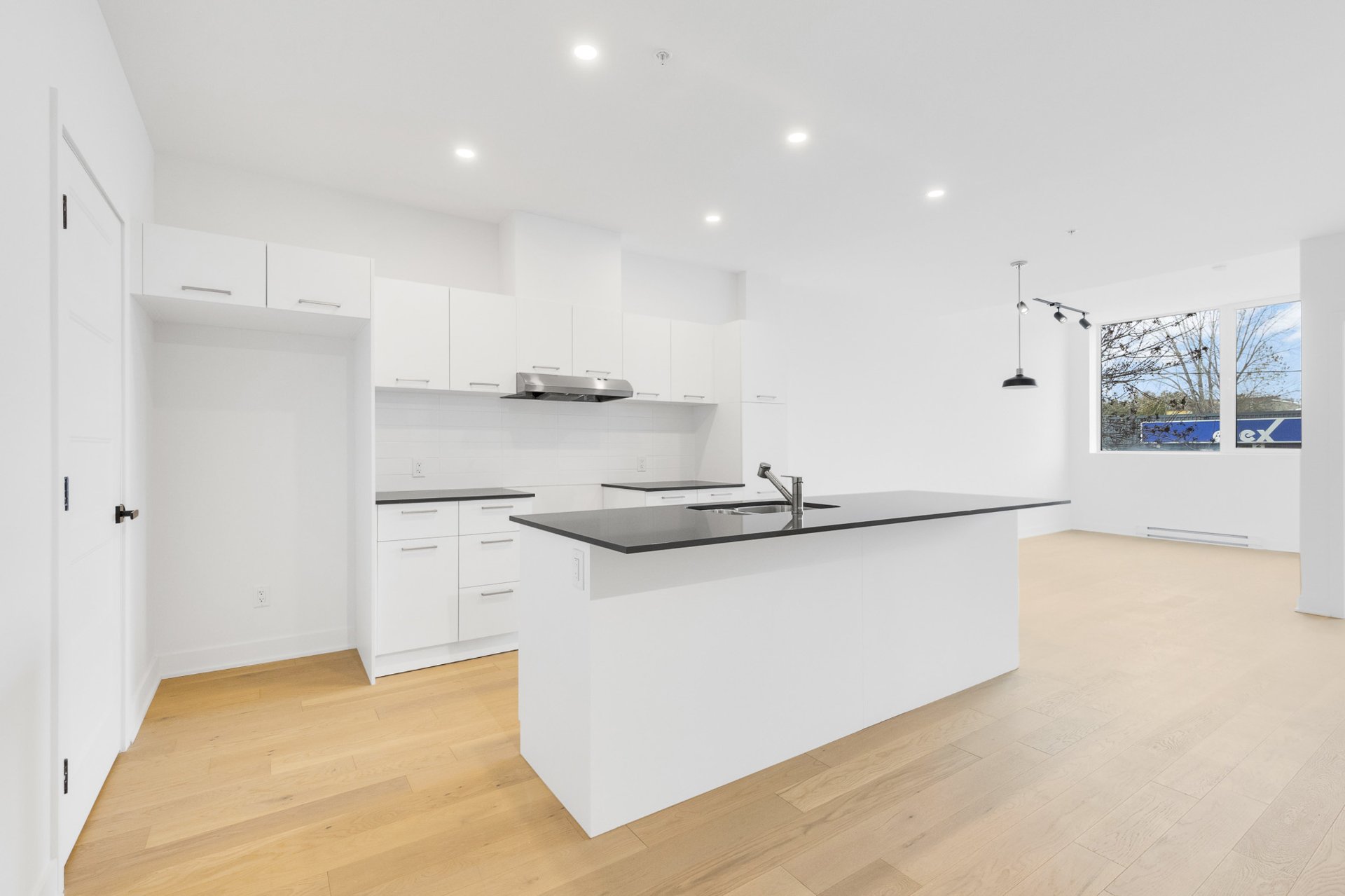 5410, Av. Papineau, apt. 205