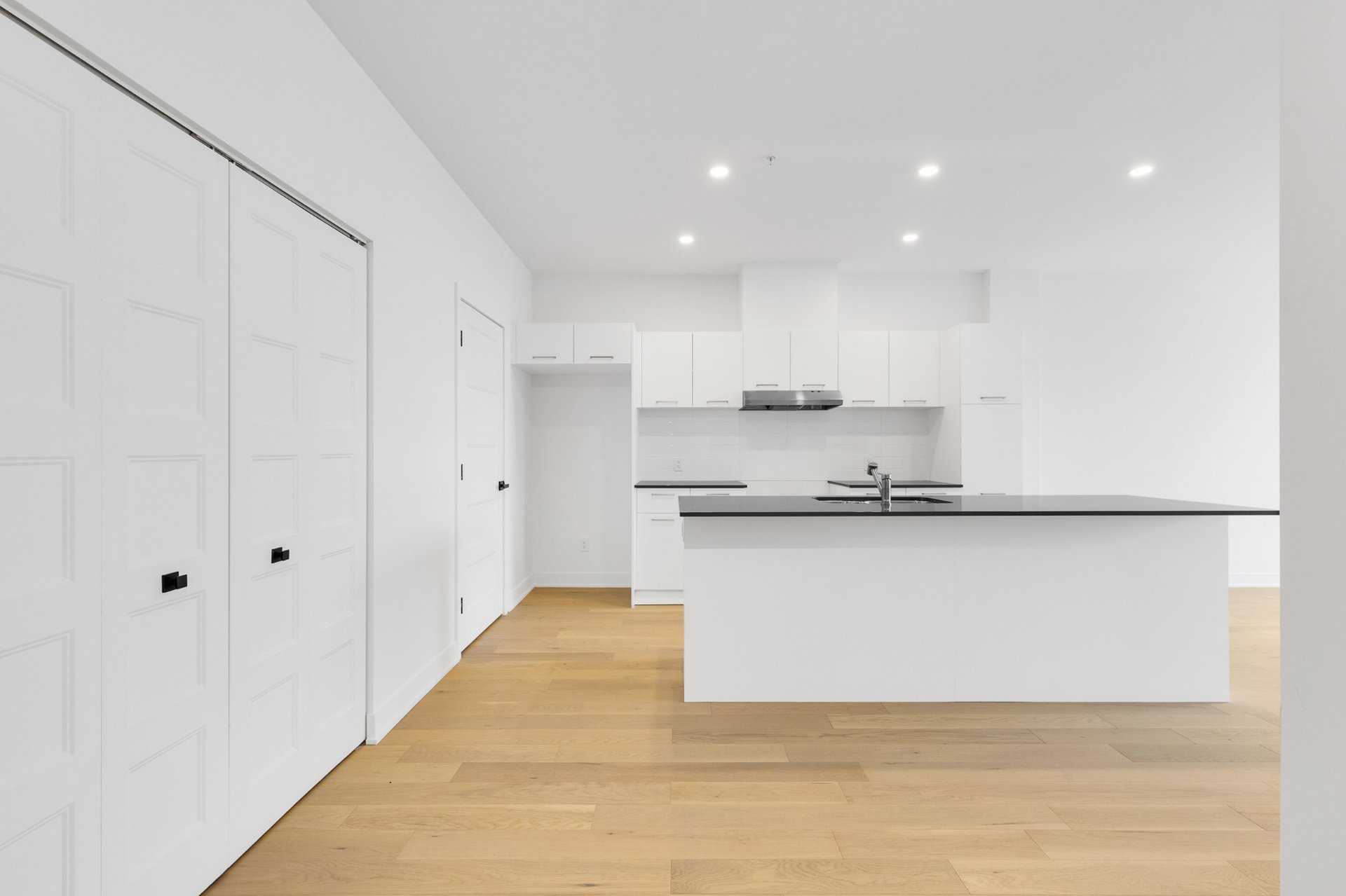 Kitchen – 5410, Av. Papineau, apt. 205
