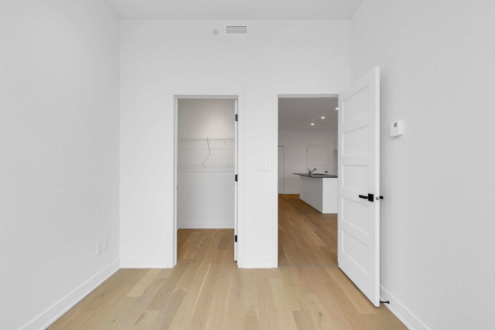 Primary bedroom – 5410, Av. Papineau, apt. 205