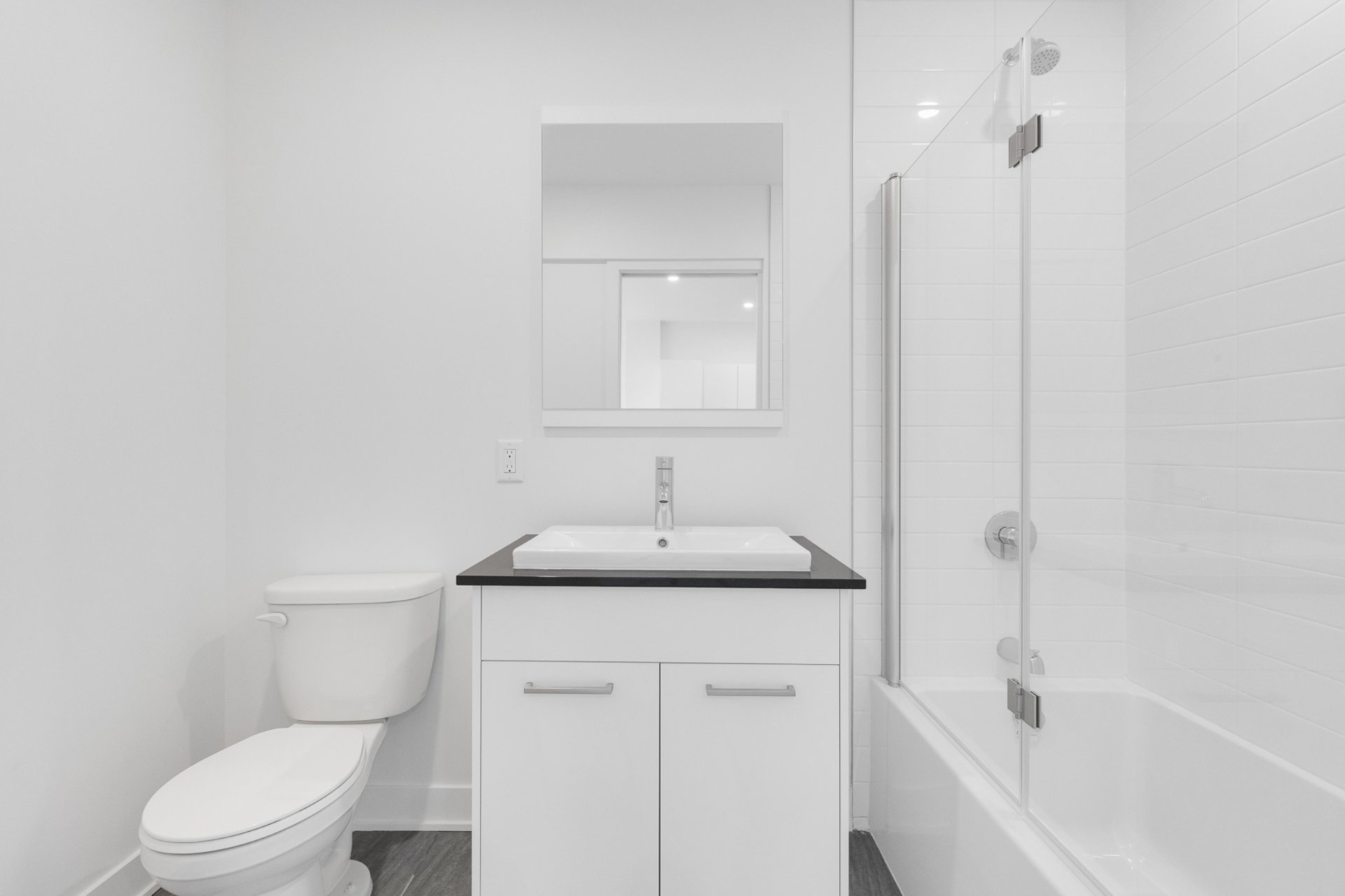 Bathroom – 5410, Av. Papineau, apt. 205