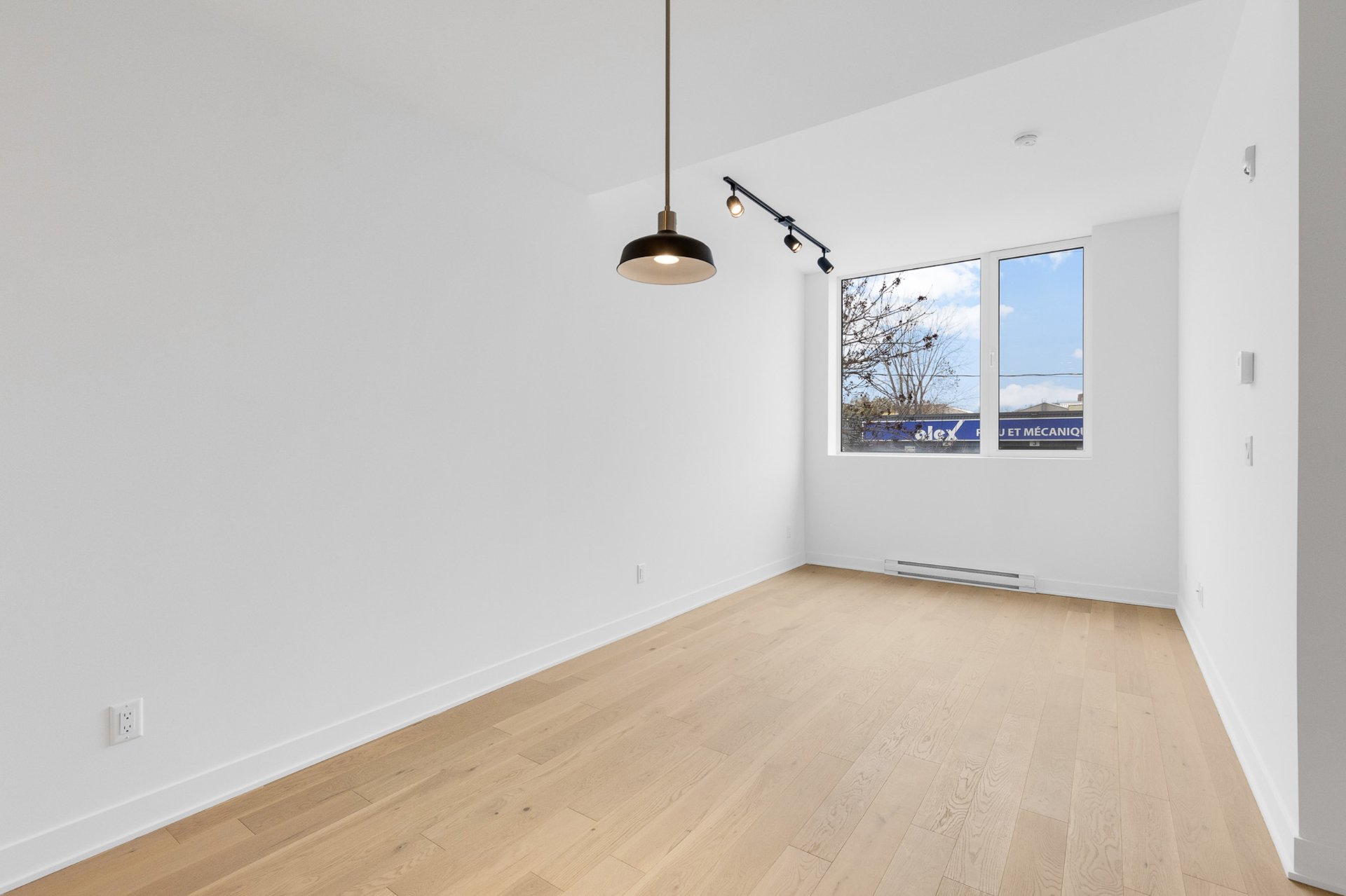 Living room – 5410, Av. Papineau, apt. 205