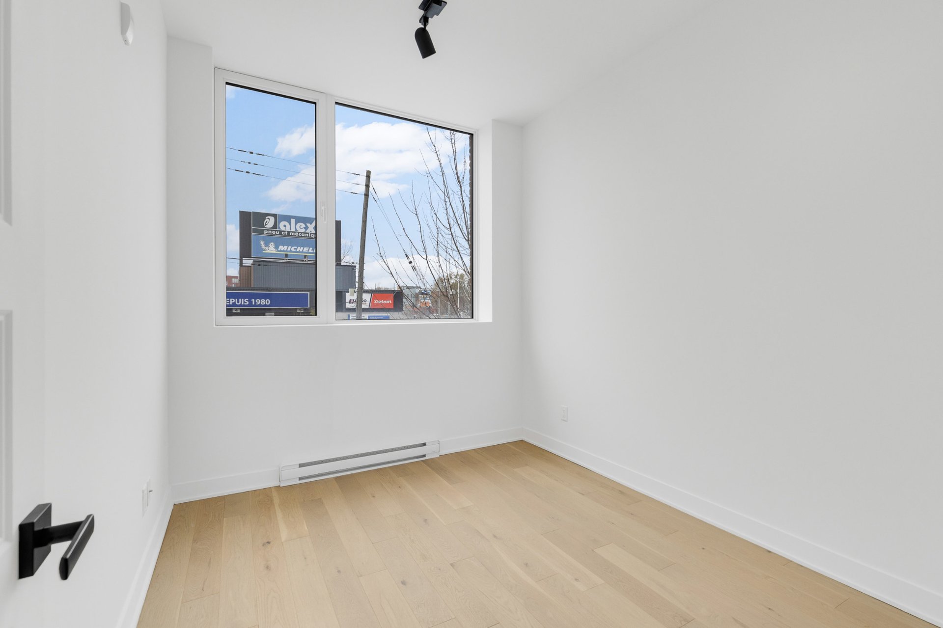 Primary bedroom – 5410, Av. Papineau, apt. 205