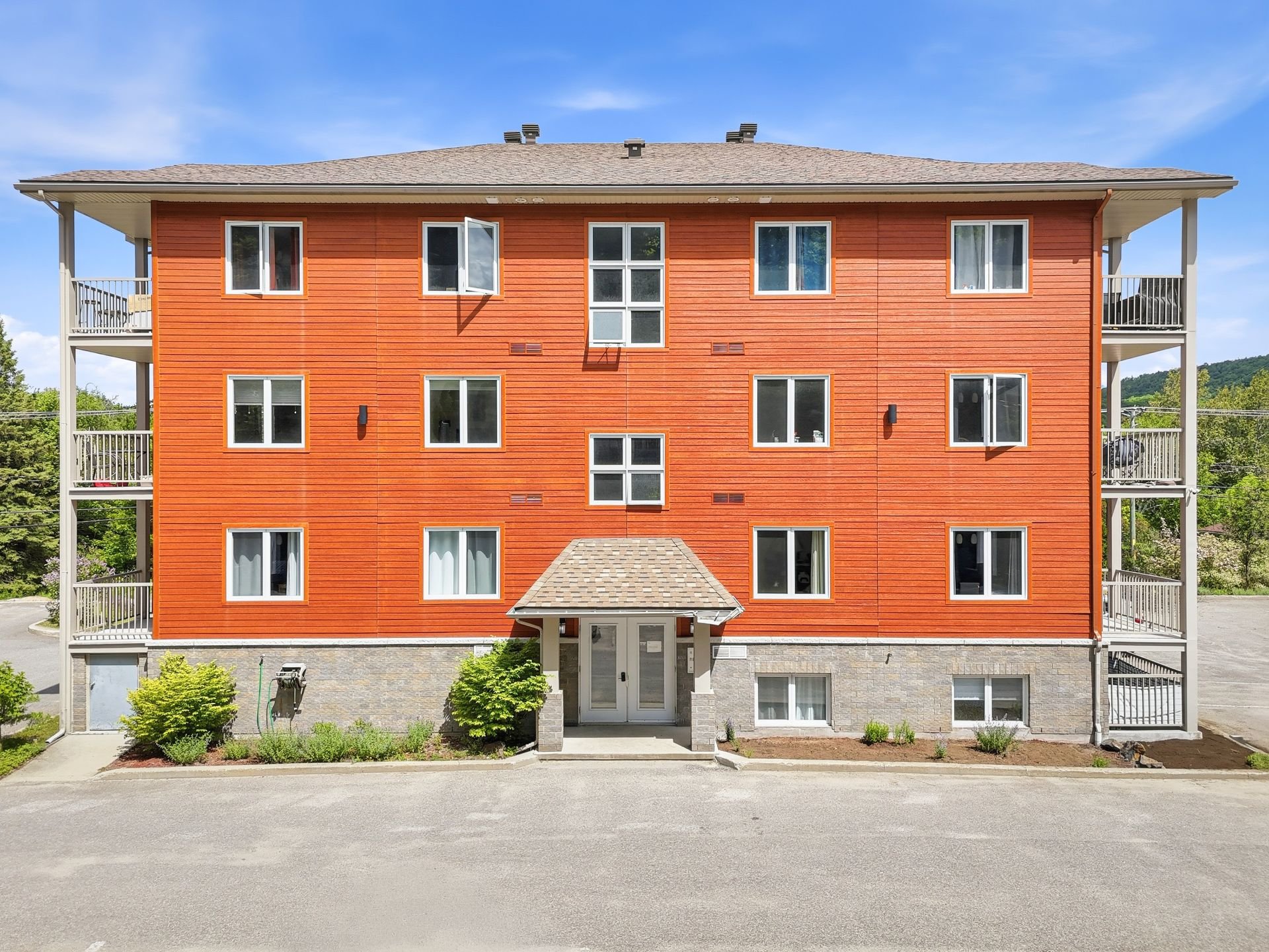 681 Ch. de la Rivière #101, Sainte-Agathe-des-Monts, QC, J8C0X9