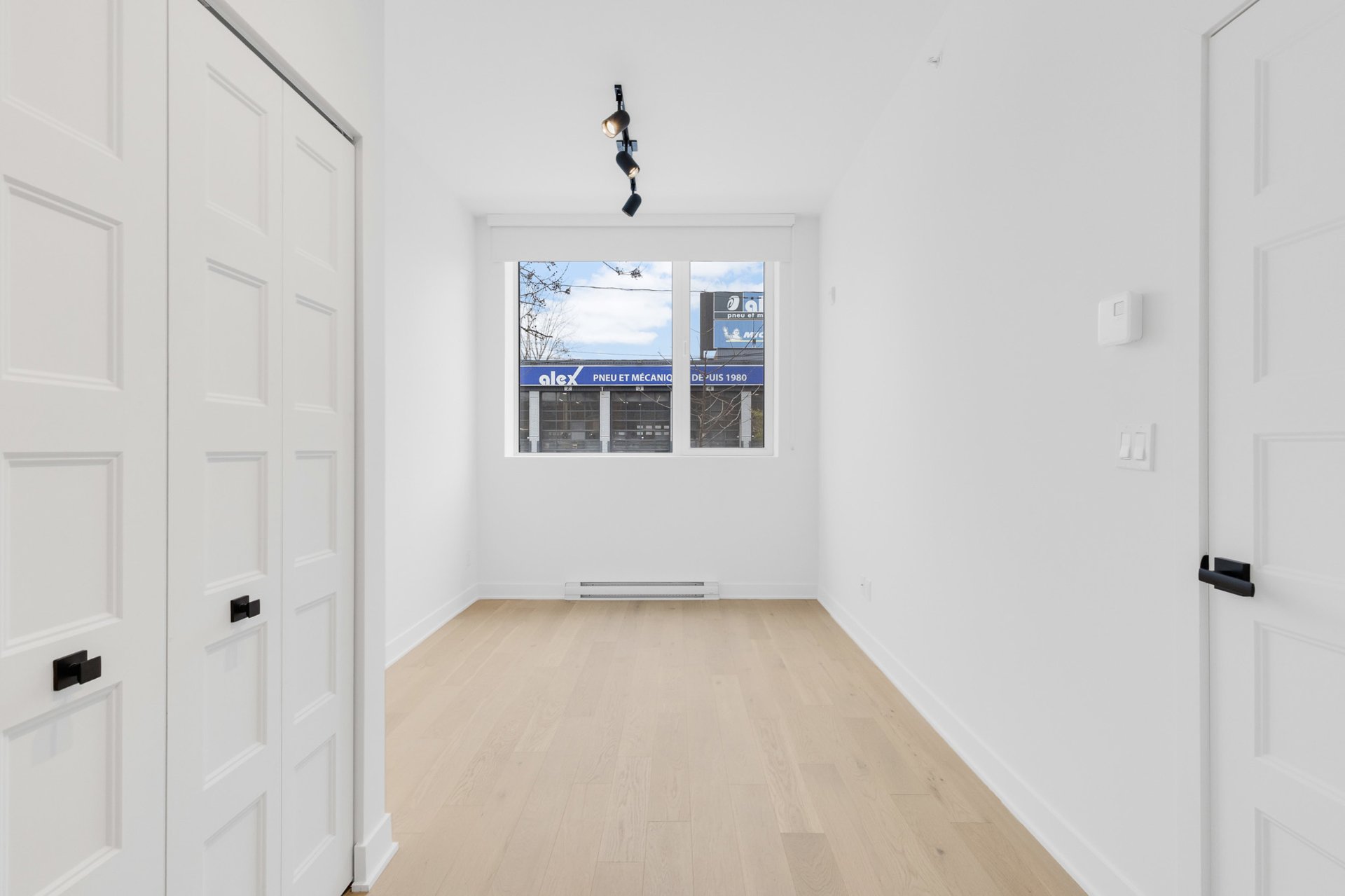 Primary bedroom – 5410, Av. Papineau, apt. 105