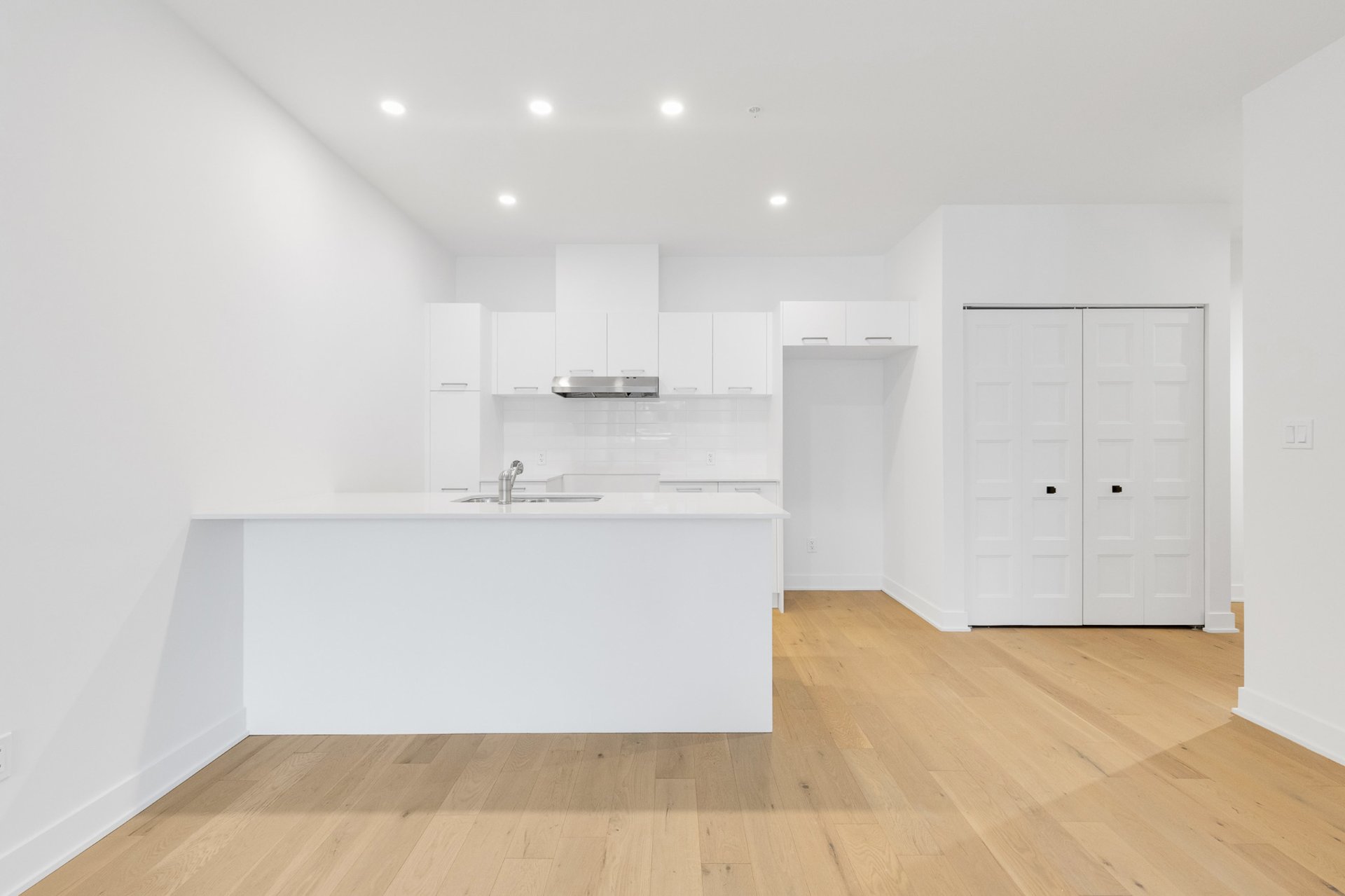 Kitchen – 5410, Av. Papineau, apt. 105