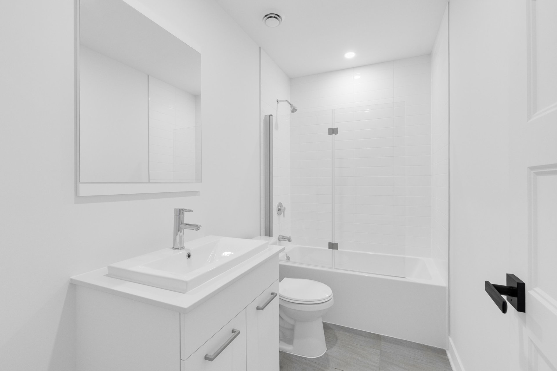 Bathroom – 5410, Av. Papineau, apt. 105