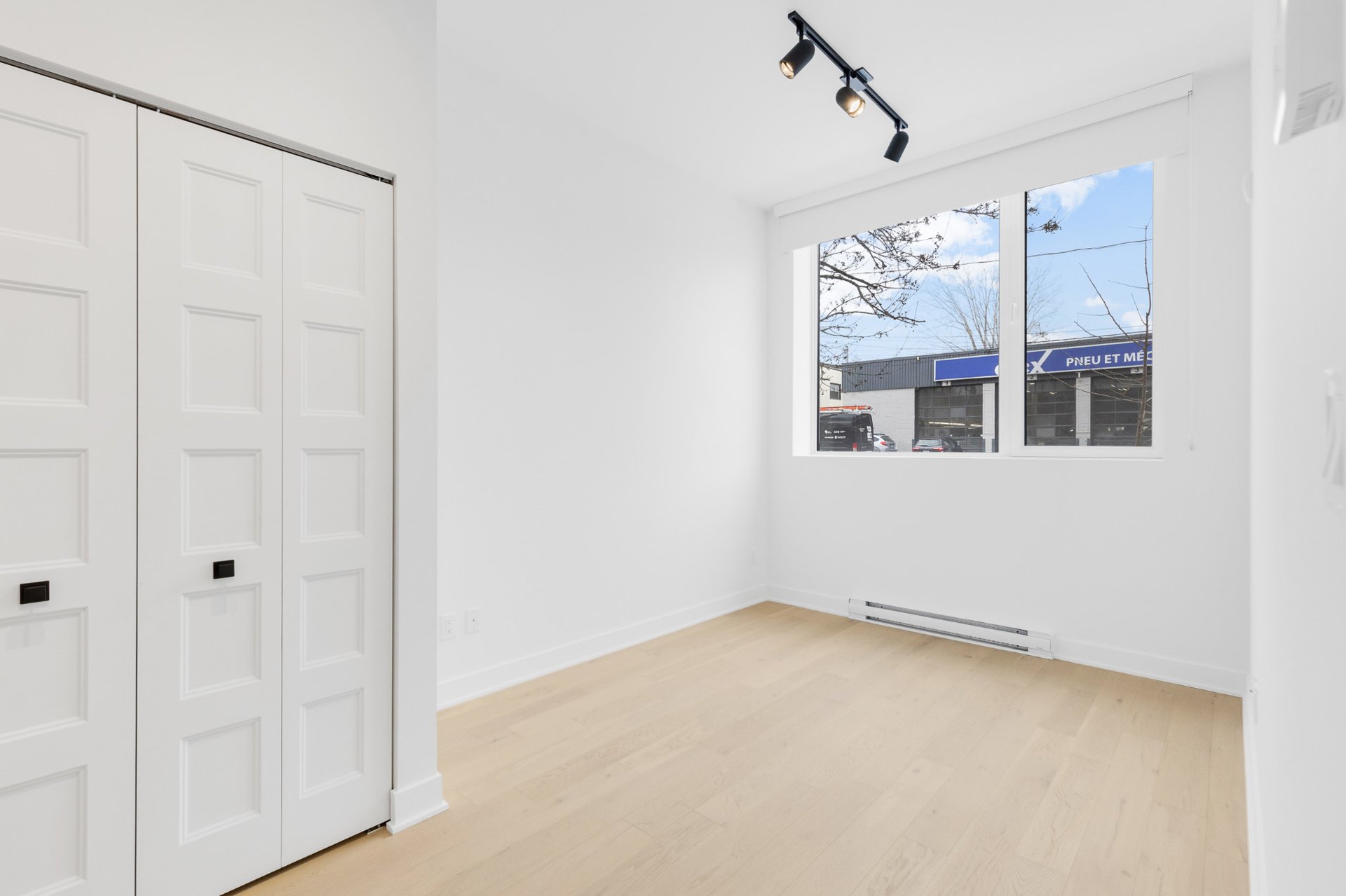 Primary bedroom – 5410, Av. Papineau, apt. 105