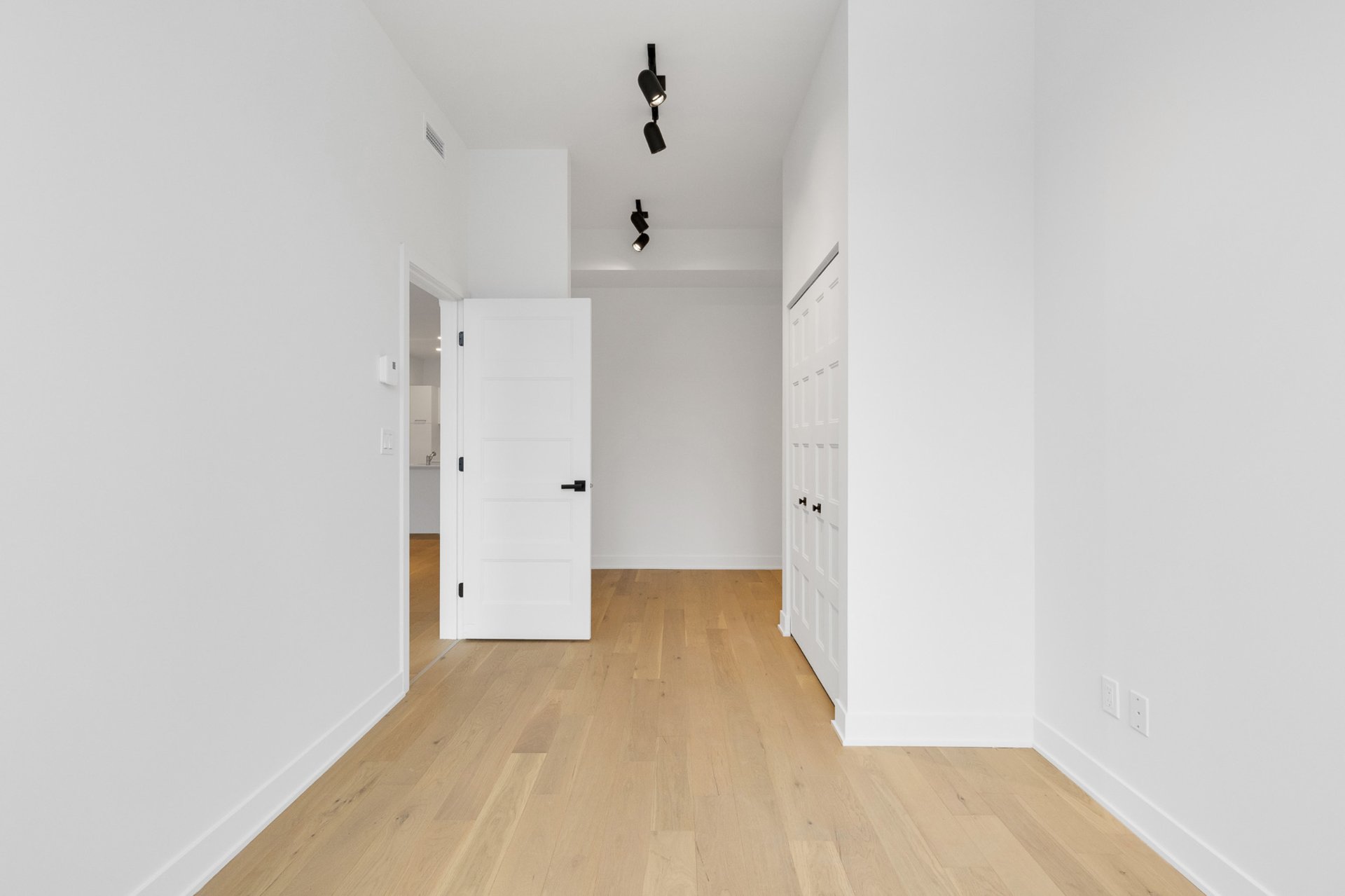 Primary bedroom – 5410, Av. Papineau, apt. 105