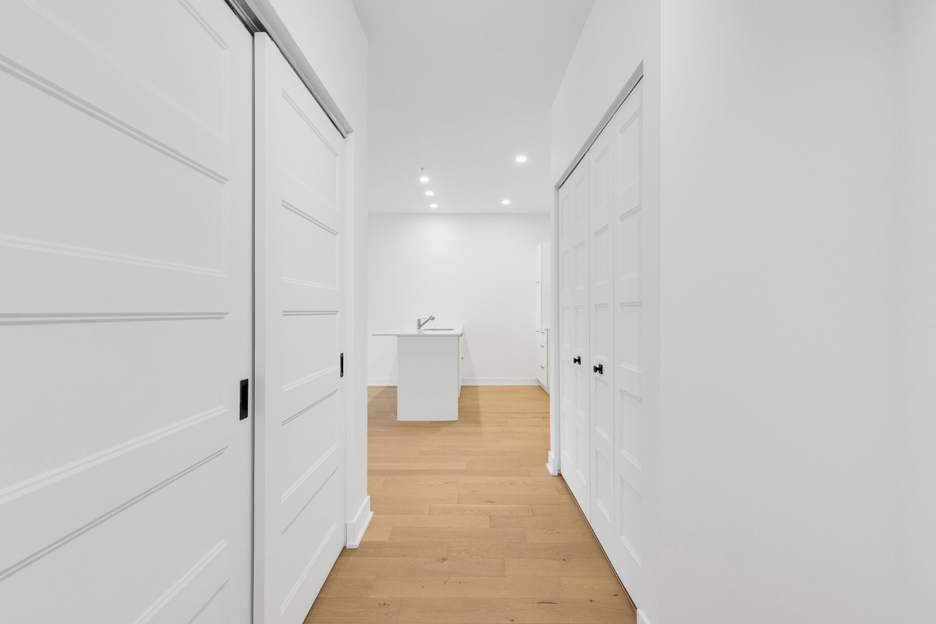 Passageway – 5410, Av. Papineau, apt. 105