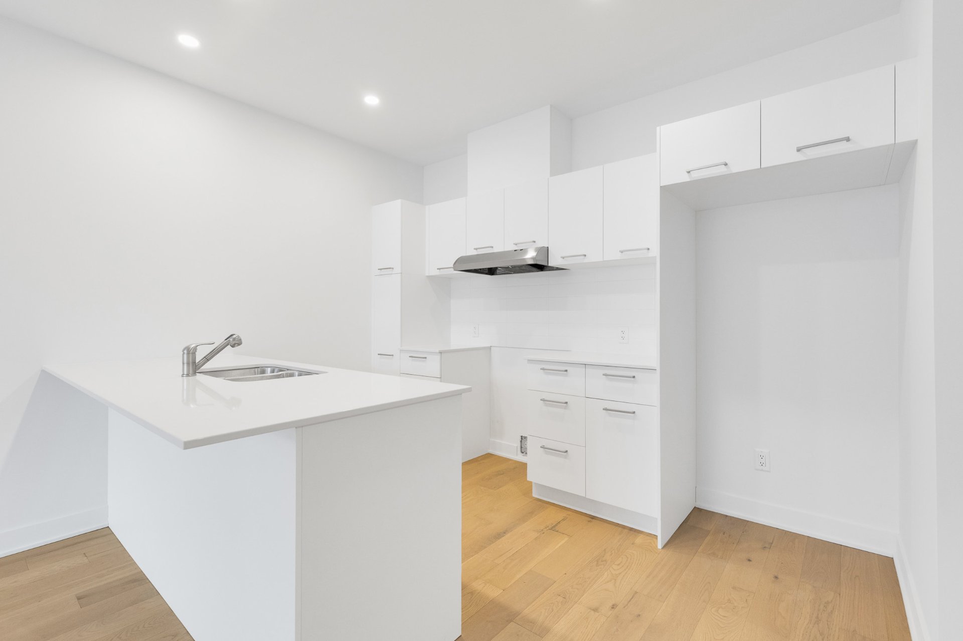 Kitchen – 5410, Av. Papineau, apt. 105