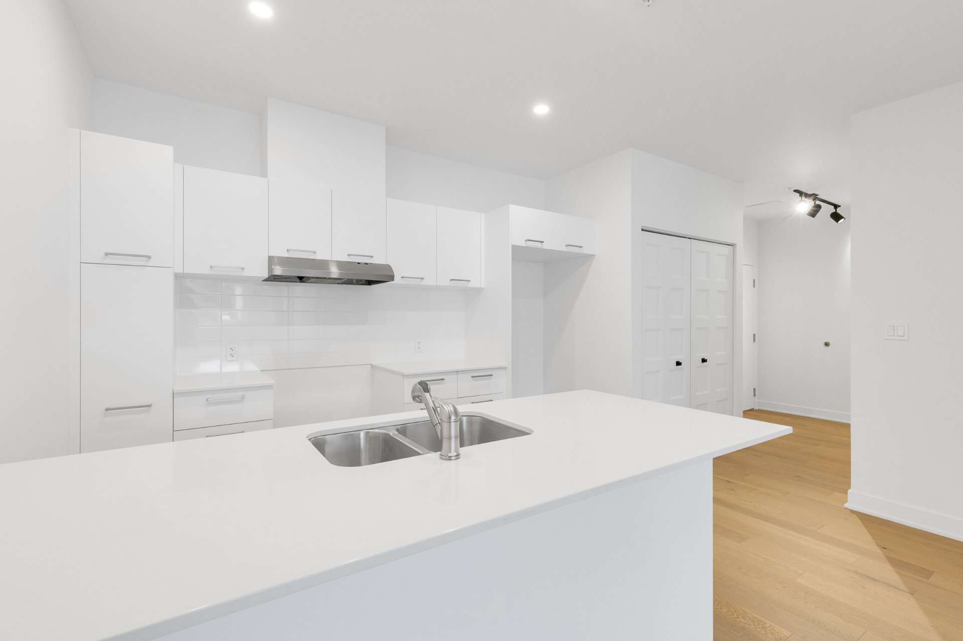5410, Av. Papineau, apt. 105