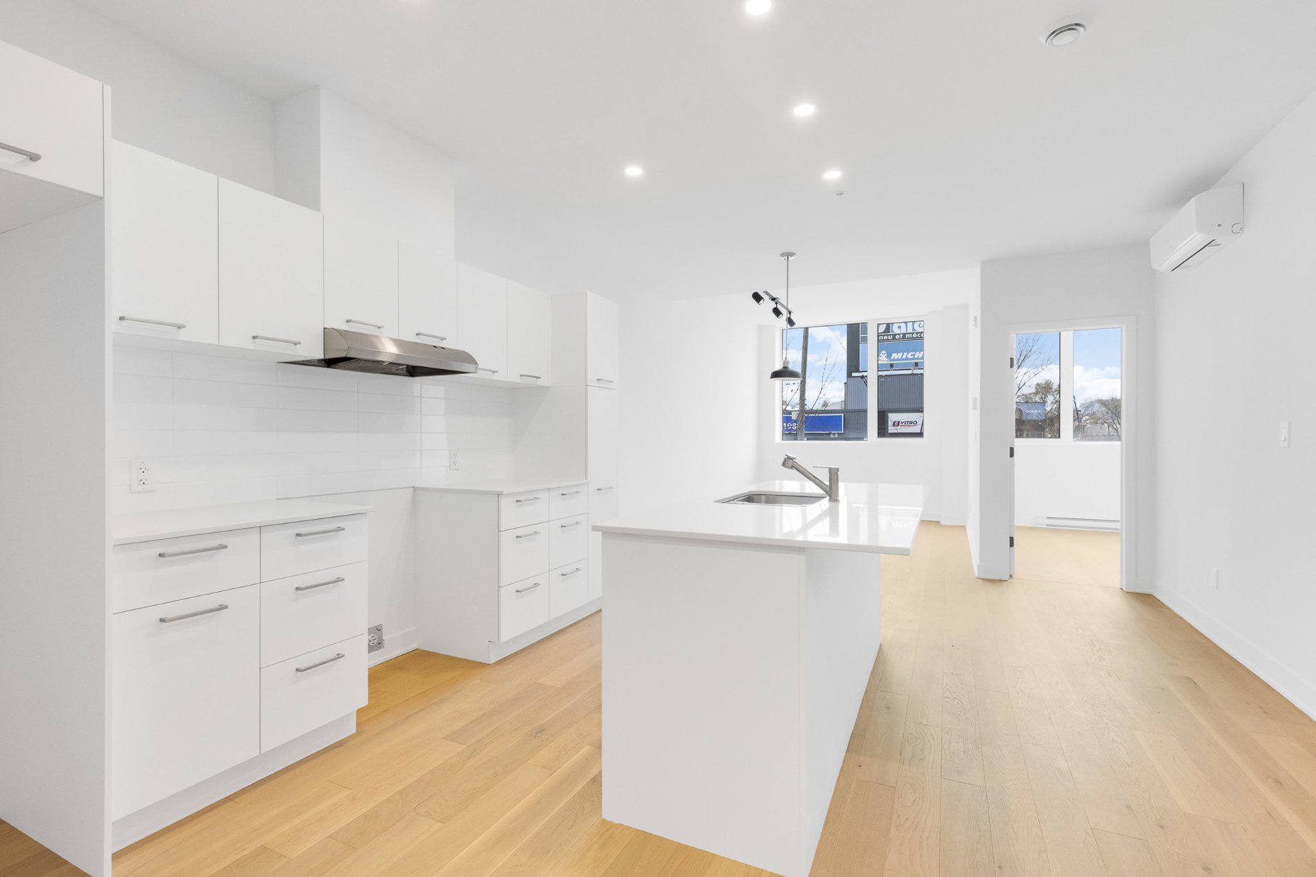 Kitchen – 5410, Av. Papineau, apt. 203
