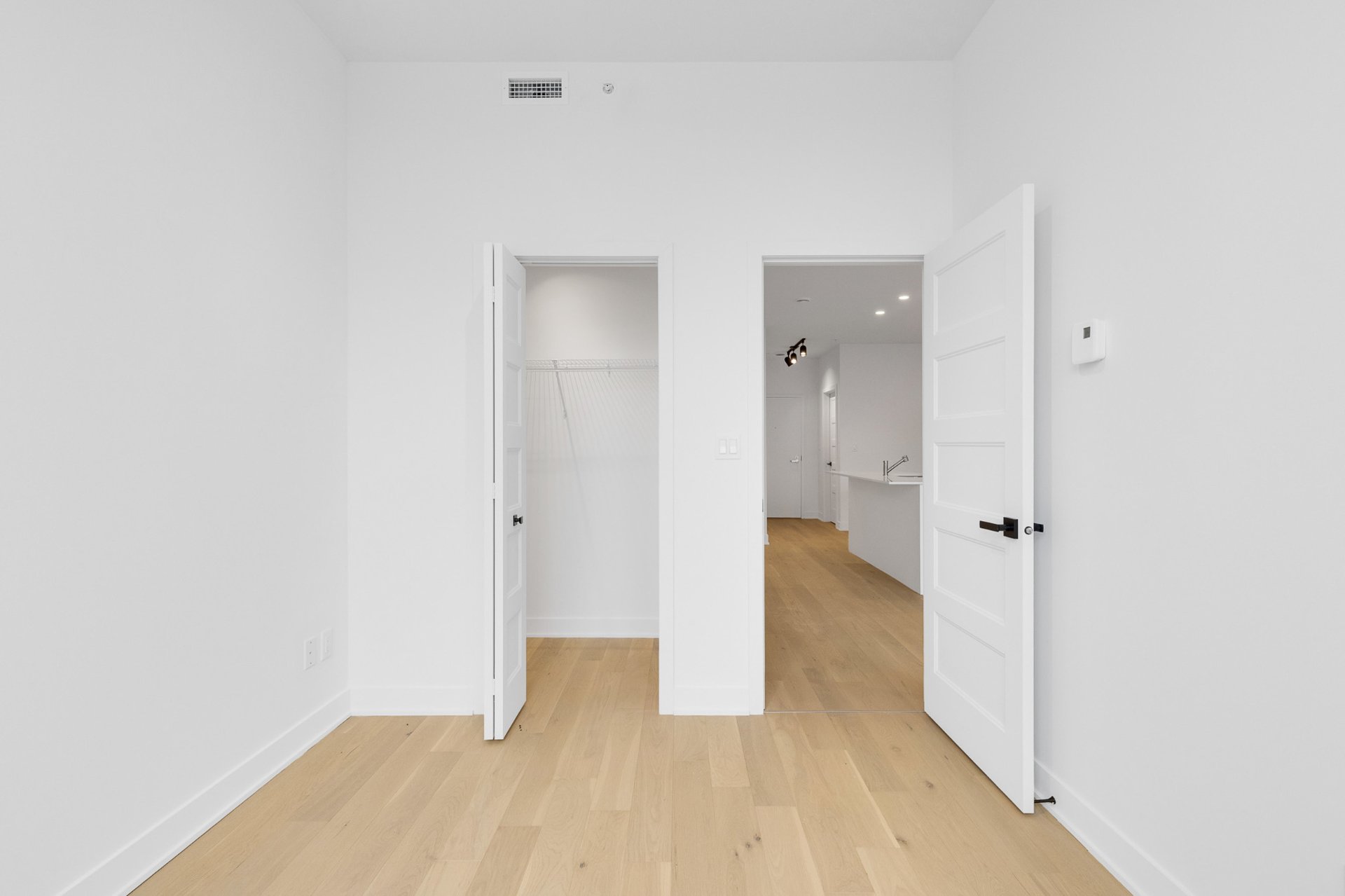 Primary bedroom – 5410, Av. Papineau, apt. 203