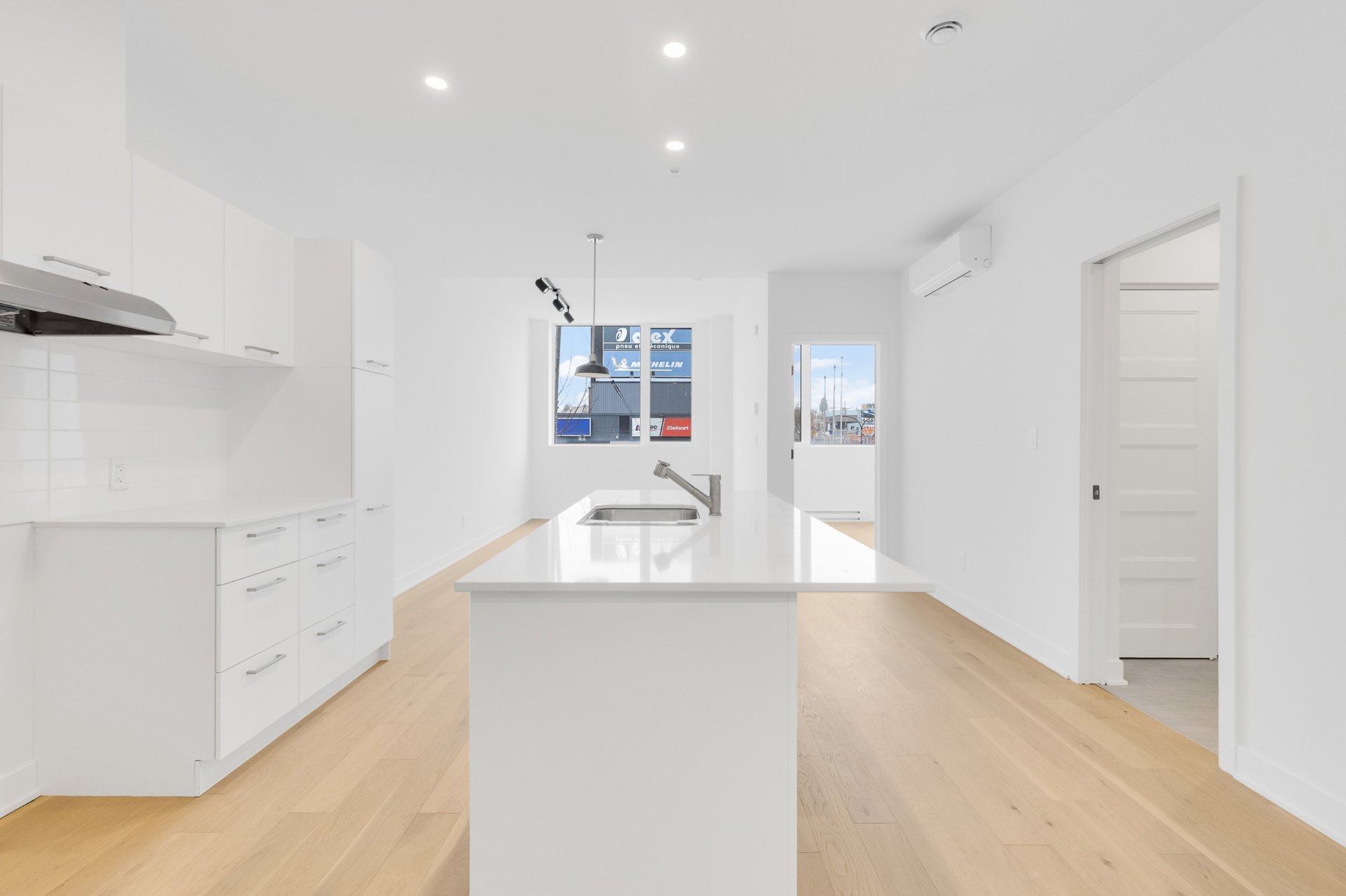 Kitchen – 5410, Av. Papineau, apt. 203
