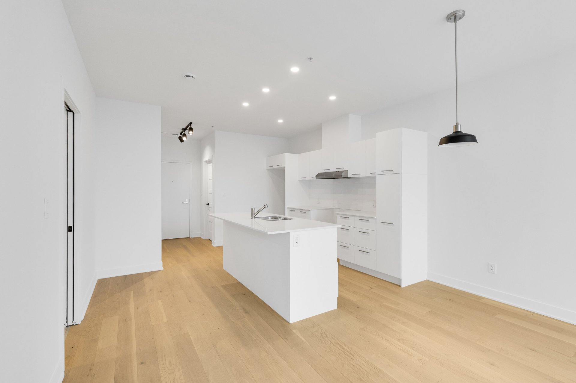 5410, Av. Papineau, apt. 203