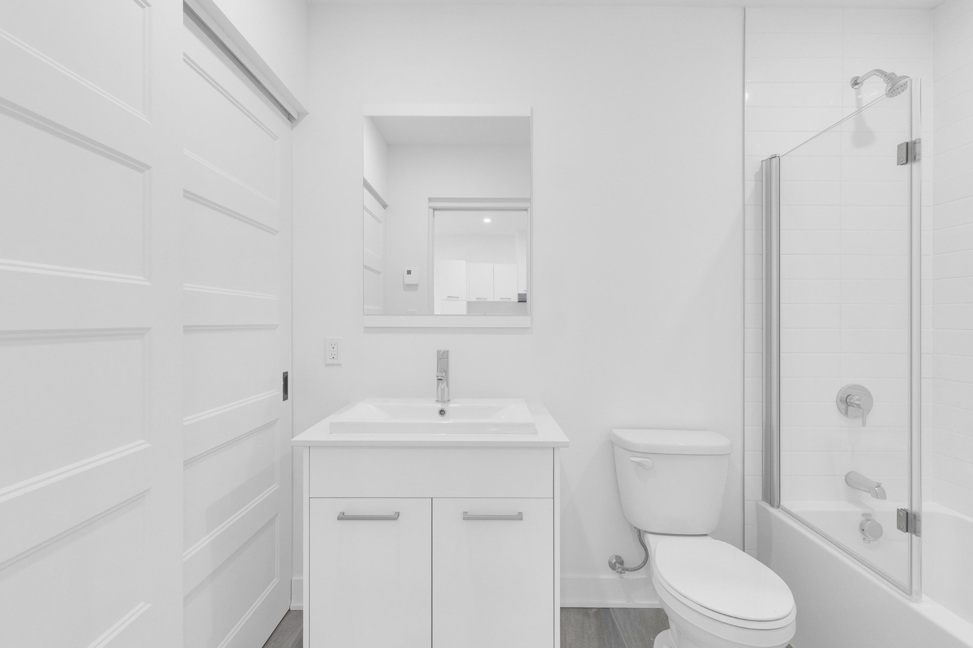 Bathroom – 5410, Av. Papineau, apt. 203