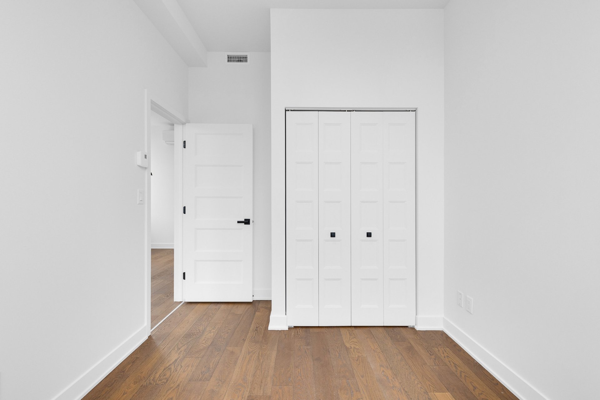 Bedroom – 5410, Av. Papineau, apt. 201