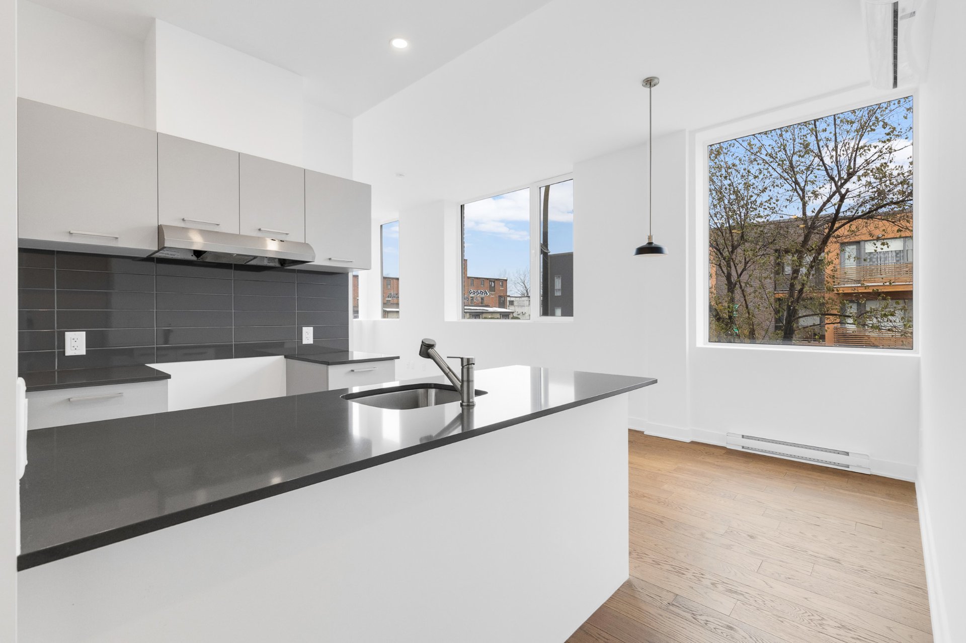 5410, Av. Papineau, apt. 201