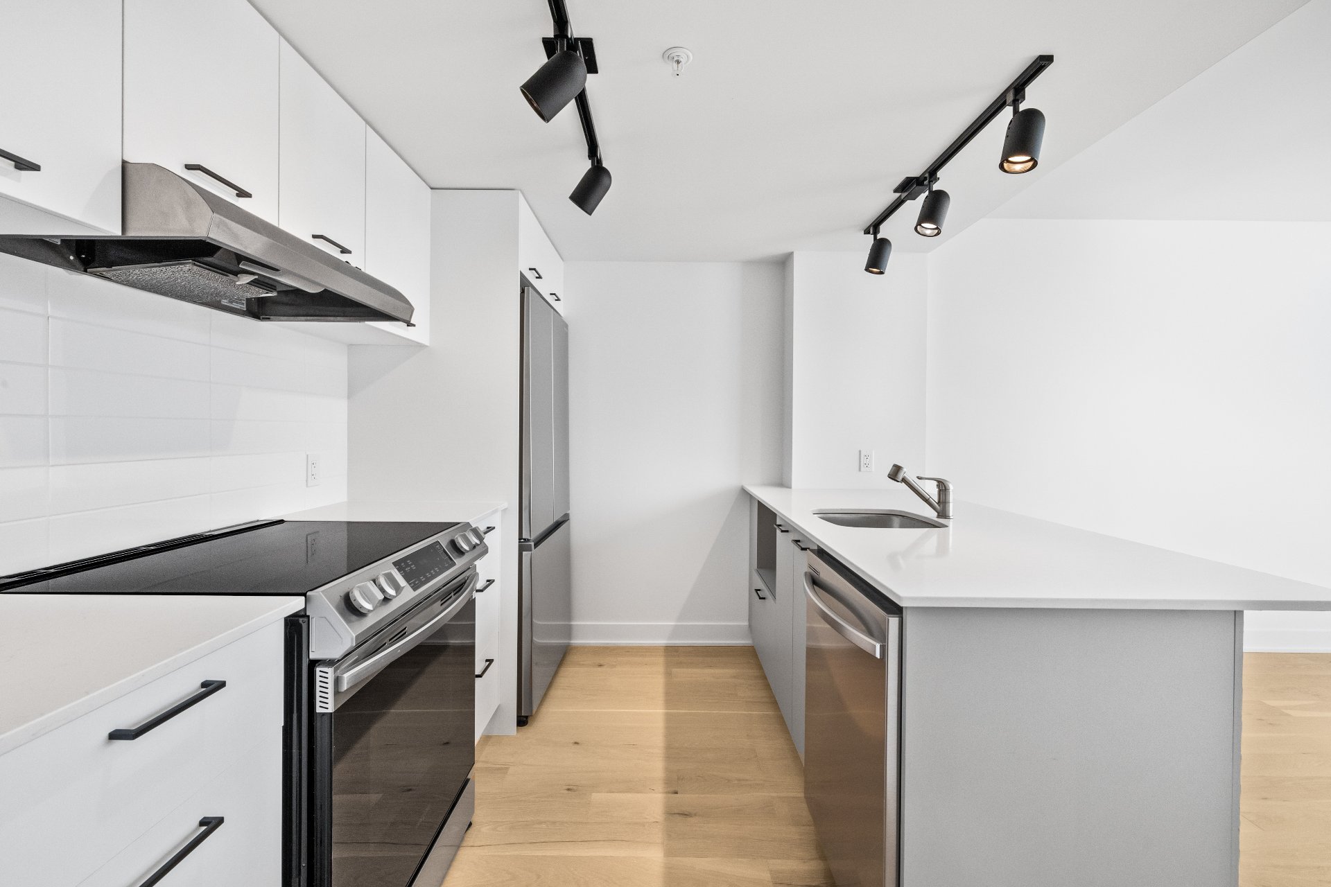 Kitchen – 5410, Av. Papineau, apt. 306